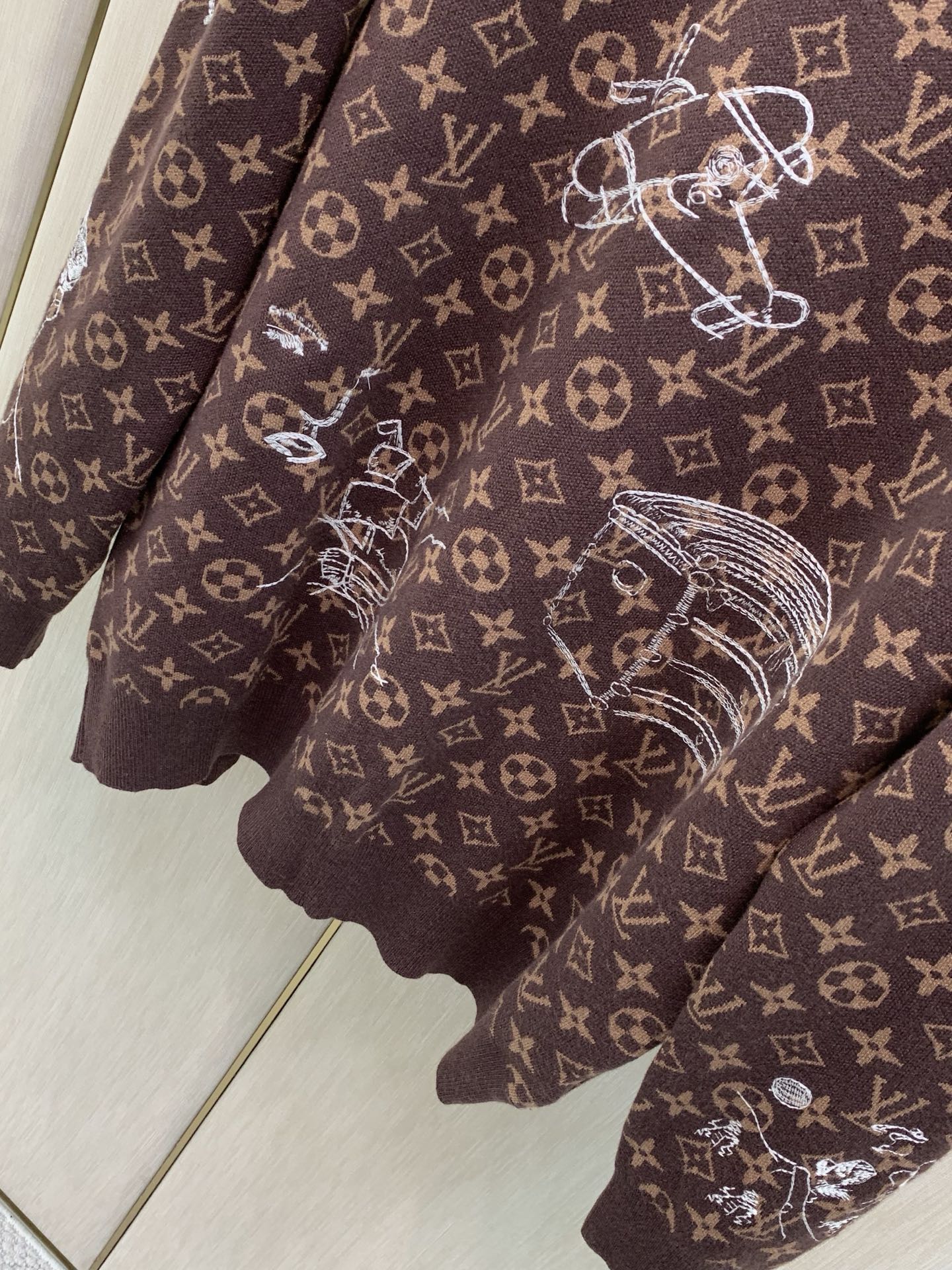 ,LouisVuitton 路易威登,2026冬季最新款,专柜同步有售,原单狠货,时尚休闲圆领长袖针织毛衣,上身很有特点 ,LouisVuitton 路易威登,2026冬季最新款,专柜同步有售,原单狠货,时尚休闲圆领长袖针织毛衣,上身很有特点