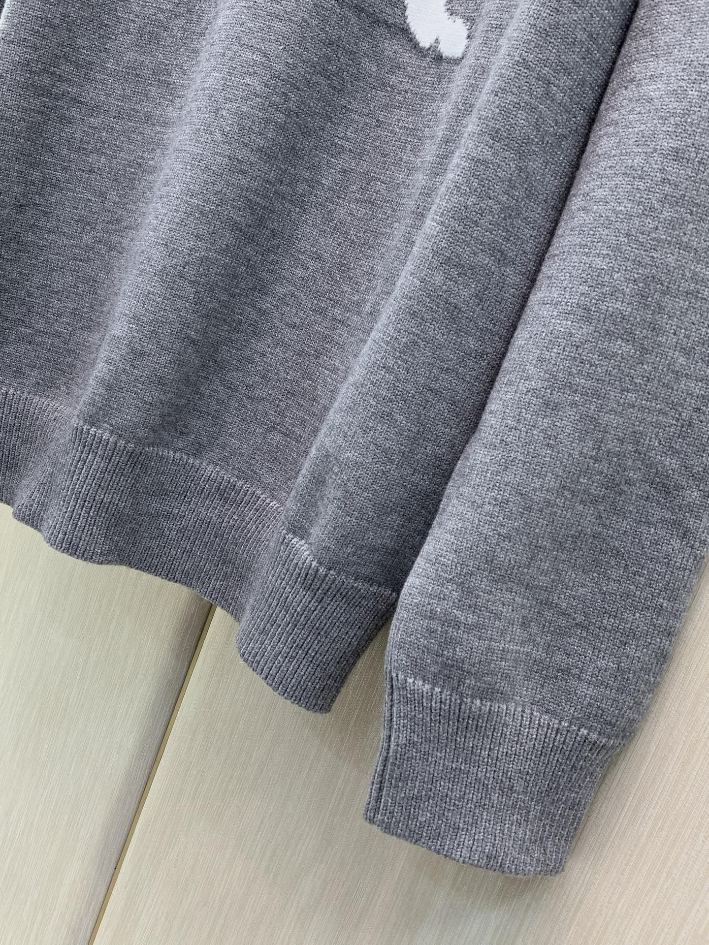 ，Burberry 巴宝莉，2026冬季最新品，专柜同步有售，原单狠货，时尚休闲圆领长袖针织毛衣，进口原版面料，顶级针织
