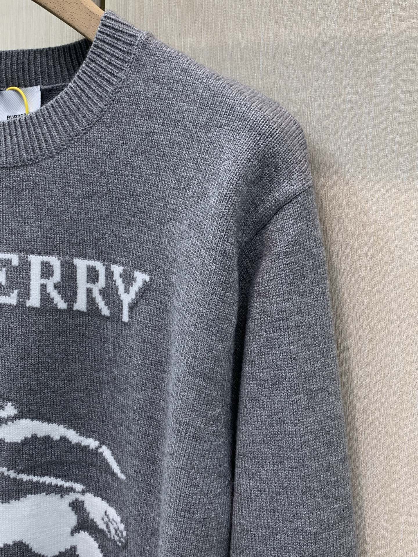 ，Burberry 巴宝莉，2026冬季最新品，专柜同步有售，原单狠货，时尚休闲圆领长袖针织毛衣，进口原版面料，顶级针织