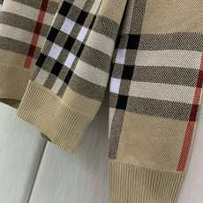 ,Burberry 巴宝莉,2026秋冬最新品,专柜同步有售,原单狠货,时尚休闲圆领长袖针织毛衣,进口原版面料,顶级针织 ,Burberry 巴宝莉,2026秋冬最新品,专柜同步有售,原单狠货,时尚休闲圆领长袖针织毛衣,进口原版面料,顶级针织