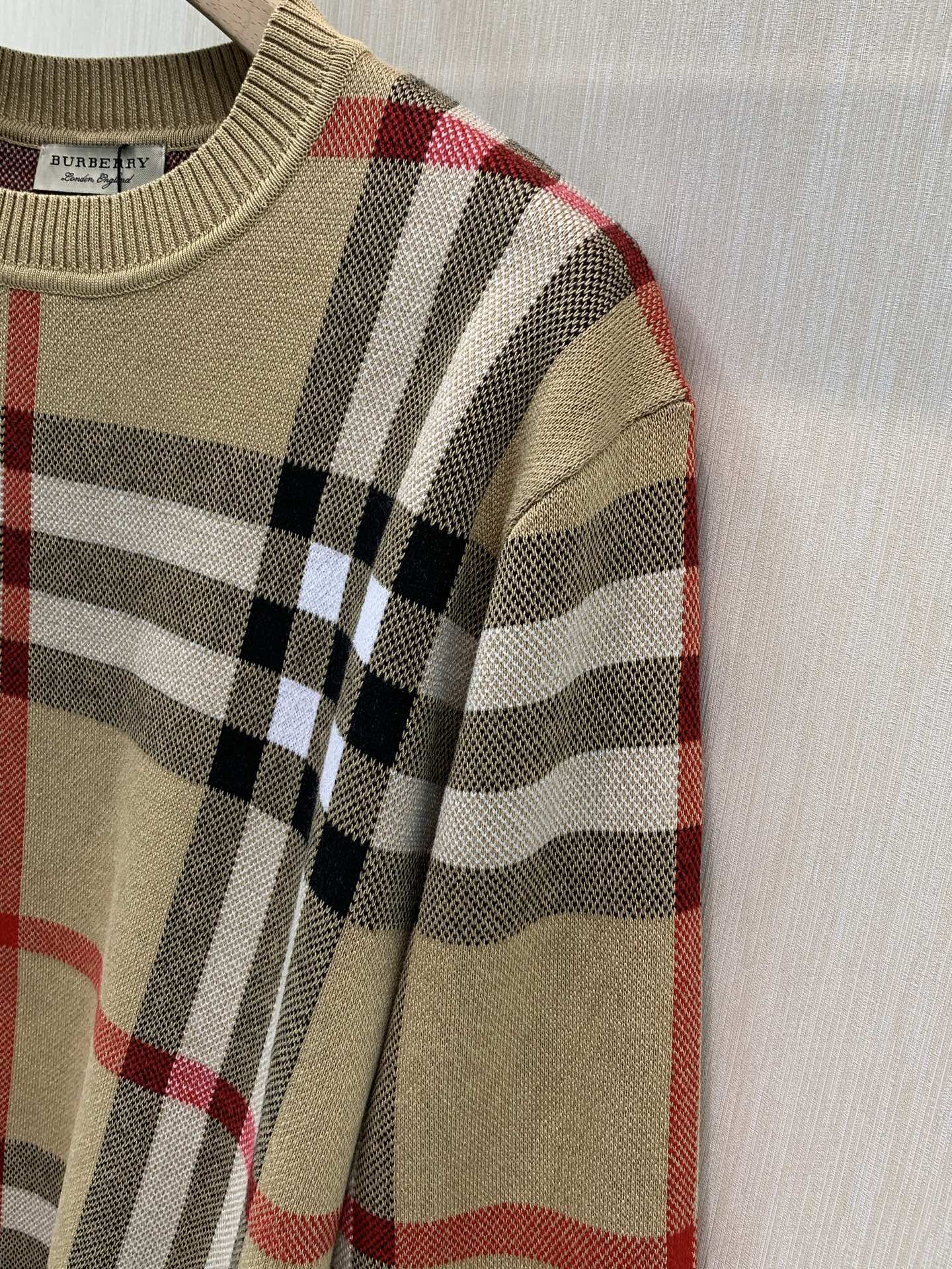 ,Burberry 巴宝莉,2026秋冬最新品,专柜同步有售,原单狠货,时尚休闲圆领长袖针织毛衣,进口原版面料,顶级针织 ,Burberry 巴宝莉,2026秋冬最新品,专柜同步有售,原单狠货,时尚休闲圆领长袖针织毛衣,进口原版面料,顶级针织
