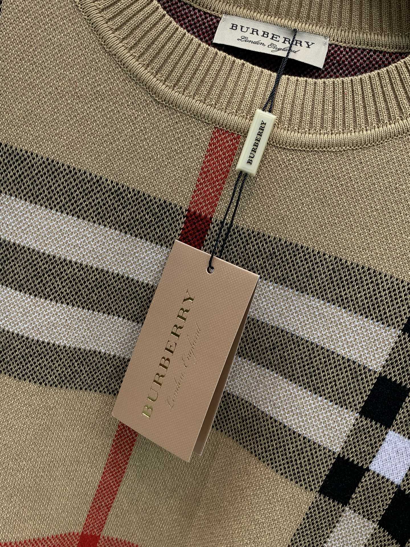 ,Burberry 巴宝莉,2026秋冬最新品,专柜同步有售,原单狠货,时尚休闲圆领长袖针织毛衣,进口原版面料,顶级针织 ,Burberry 巴宝莉,2026秋冬最新品,专柜同步有售,原单狠货,时尚休闲圆领长袖针织毛衣,进口原版面料,顶级针织