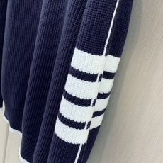 ,Tom Browne 汤姆.布朗,秋冬最新品,专柜同步有售,原单狠货,时尚休闲圆领长袖针织毛衣,上身很有特点!吸睛而有 ,Tom Browne 汤姆.布朗,秋冬最新品,专柜同步有售,原单狠货,时尚休闲圆领长袖针织毛衣,上身很有特点!吸睛而有