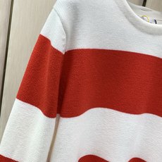 ,Tom Browne 汤姆.布朗,冬季最新品,专柜同步有售,原单狠货,时尚休闲圆领长袖针织毛衣,上身很有特点!吸睛而有 ,Tom Browne 汤姆.布朗,冬季最新品,专柜同步有售,原单狠货,时尚休闲圆领长袖针织毛衣,上身很有特点!吸睛而有