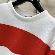 ,Tom Browne 汤姆.布朗,冬季最新品,专柜同步有售,原单狠货,时尚休闲圆领长袖针织毛衣,上身很有特点!吸睛而有 ,Tom Browne 汤姆.布朗,冬季最新品,专柜同步有售,原单狠货,时尚休闲圆领长袖针织毛衣,上身很有特点!吸睛而有