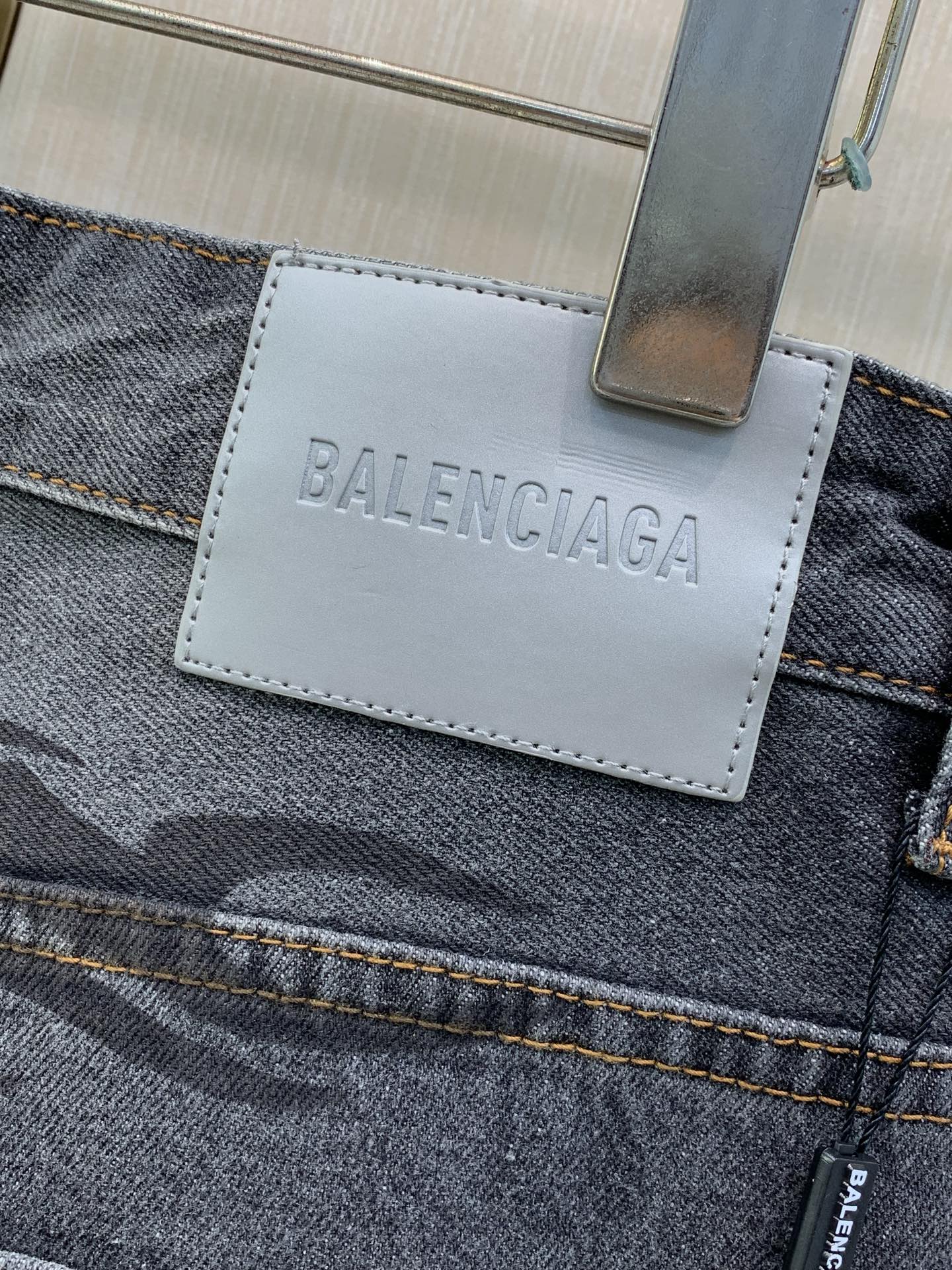 ，Balenciaga 巴黎世家，2026春秋最新品，专柜同步有售，原单狠货，时尚休闲水洗牛仔裤，进口原版水洗弹力面料，