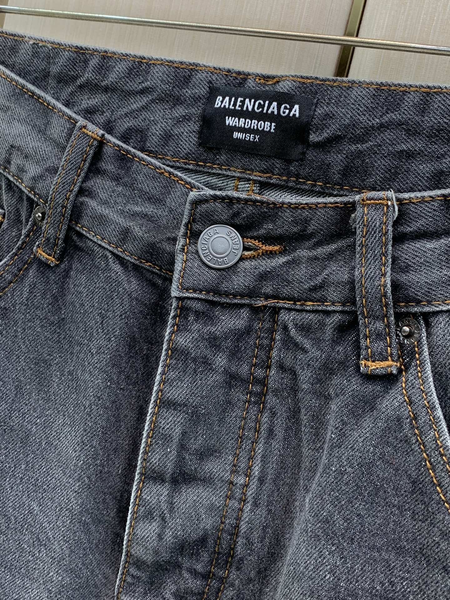 ，Balenciaga 巴黎世家，2026春秋最新品，专柜同步有售，原单狠货，时尚休闲水洗牛仔裤，进口原版水洗弹力面料，