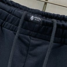 ,PRADA 普拉达,2026秋季最新品,专柜同步有售,时尚休闲裤,进口原版面料,做工极为复杂,唯一可以做代购级别的渠道 ,PRADA 普拉达,2026秋季最新品,专柜同步有售,时尚休闲裤,进口原版面料,做工极为复杂,唯一可以做代购级别的渠道