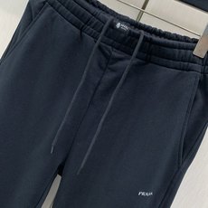 ,PRADA 普拉达,2026秋季最新品,专柜同步有售,时尚休闲裤,进口原版面料,做工极为复杂,唯一可以做代购级别的渠道 ,PRADA 普拉达,2026秋季最新品,专柜同步有售,时尚休闲裤,进口原版面料,做工极为复杂,唯一可以做代购级别的渠道