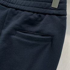 ,PRADA 普拉达,2026秋季最新品,专柜同步有售,时尚休闲裤,进口原版面料,做工极为复杂,唯一可以做代购级别的渠道 ,PRADA 普拉达,2026秋季最新品,专柜同步有售,时尚休闲裤,进口原版面料,做工极为复杂,唯一可以做代购级别的渠道