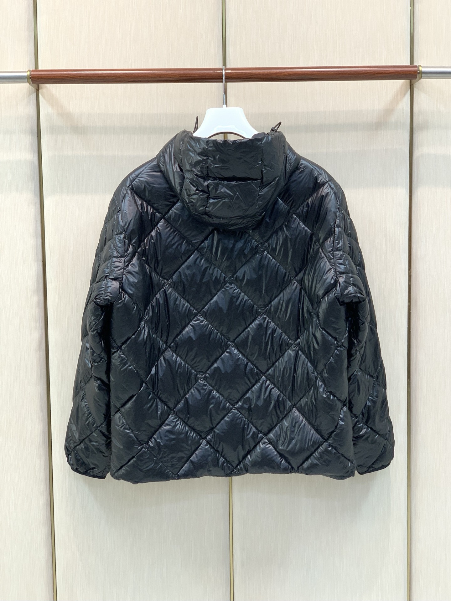 ,Moncler 蒙口,2026冬季最新品,专柜同步有售,原单狠货,时尚休闲连帽羽绒服外套,上身舒适!吸睛而有亮点,采用 ,Moncler 蒙口,2026冬季最新品,专柜同步有售,原单狠货,时尚休闲连帽羽绒服外套,上身舒适!吸睛而有亮点,采用