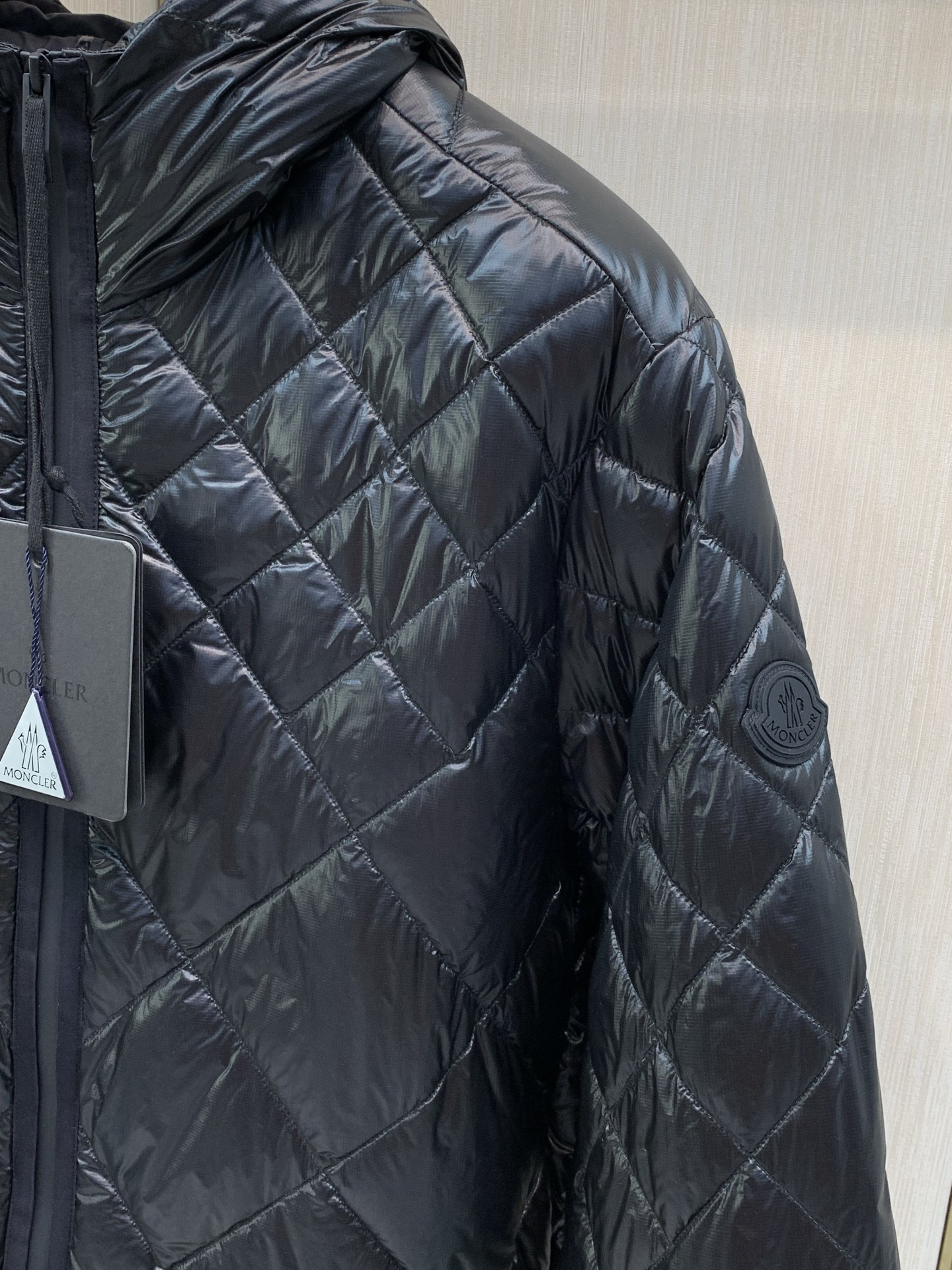 ,Moncler 蒙口,2026冬季最新品,专柜同步有售,原单狠货,时尚休闲连帽羽绒服外套,上身舒适!吸睛而有亮点,采用 ,Moncler 蒙口,2026冬季最新品,专柜同步有售,原单狠货,时尚休闲连帽羽绒服外套,上身舒适!吸睛而有亮点,采用