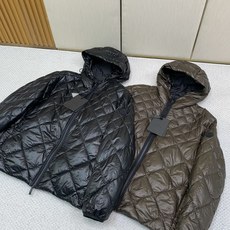 ,Moncler 蒙口,2026冬季最新品,专柜同步有售,原单狠货,时尚休闲连帽羽绒服外套,上身舒适!吸睛而有亮点,采用 ,Moncler 蒙口,2026冬季最新品,专柜同步有售,原单狠货,时尚休闲连帽羽绒服外套,上身舒适!吸睛而有亮点,采用