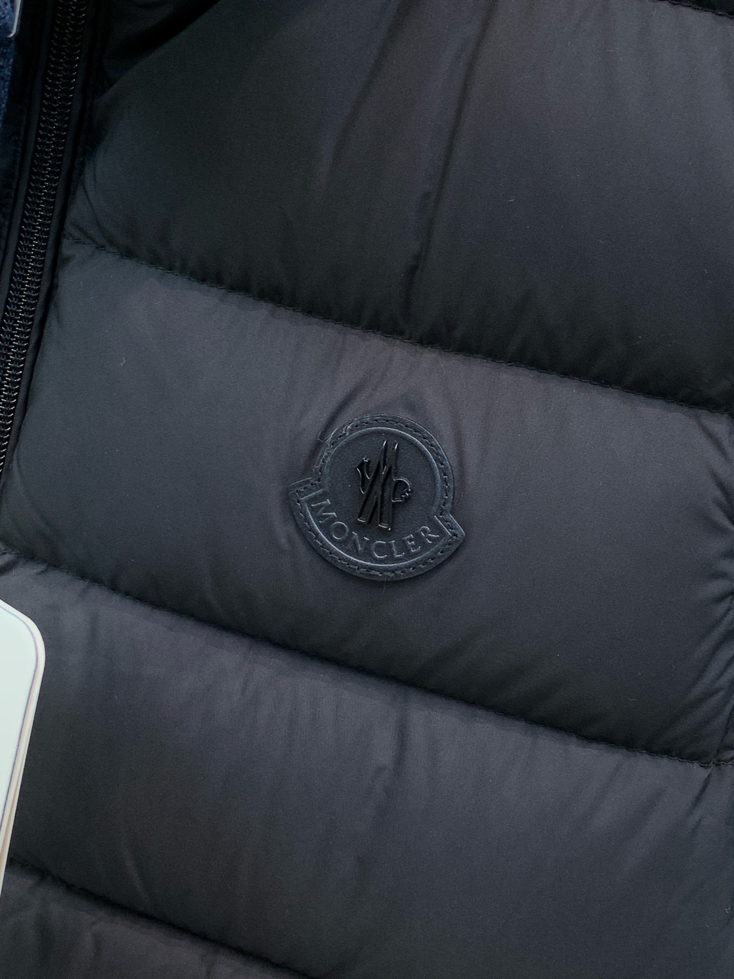 ,Moncler 蒙口,2026冬季最新品,专柜同步有售,原单狠货,时尚休闲立领羽绒服马甲,上身舒适!吸睛而有亮点,采用 ,Moncler 蒙口,2026冬季最新品,专柜同步有售,原单狠货,时尚休闲立领羽绒服马甲,上身舒适!吸睛而有亮点,采用