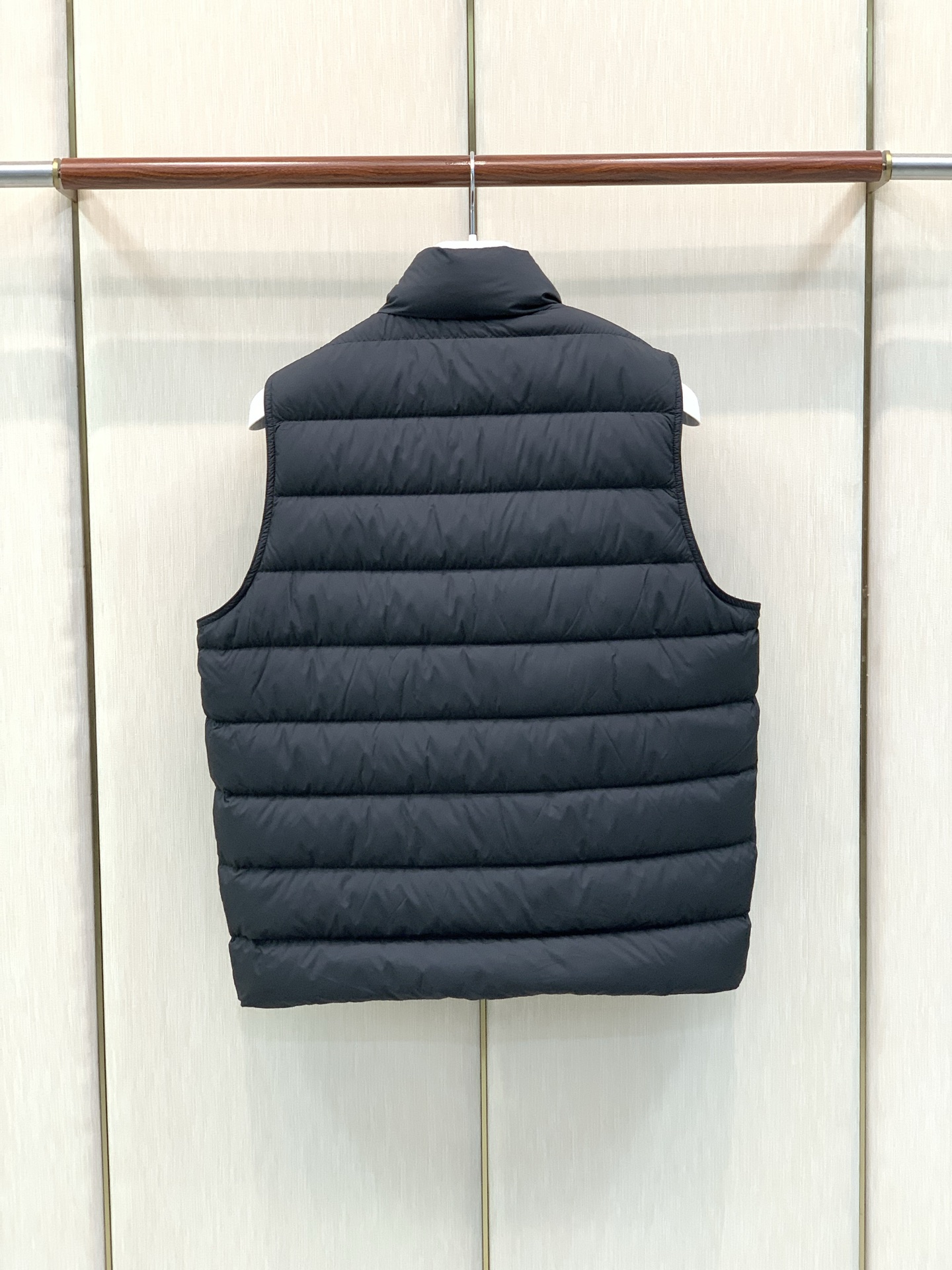 ,Moncler 蒙口,2026冬季最新品,专柜同步有售,原单狠货,时尚休闲立领羽绒服马甲,上身舒适!吸睛而有亮点,采用 ,Moncler 蒙口,2026冬季最新品,专柜同步有售,原单狠货,时尚休闲立领羽绒服马甲,上身舒适!吸睛而有亮点,采用