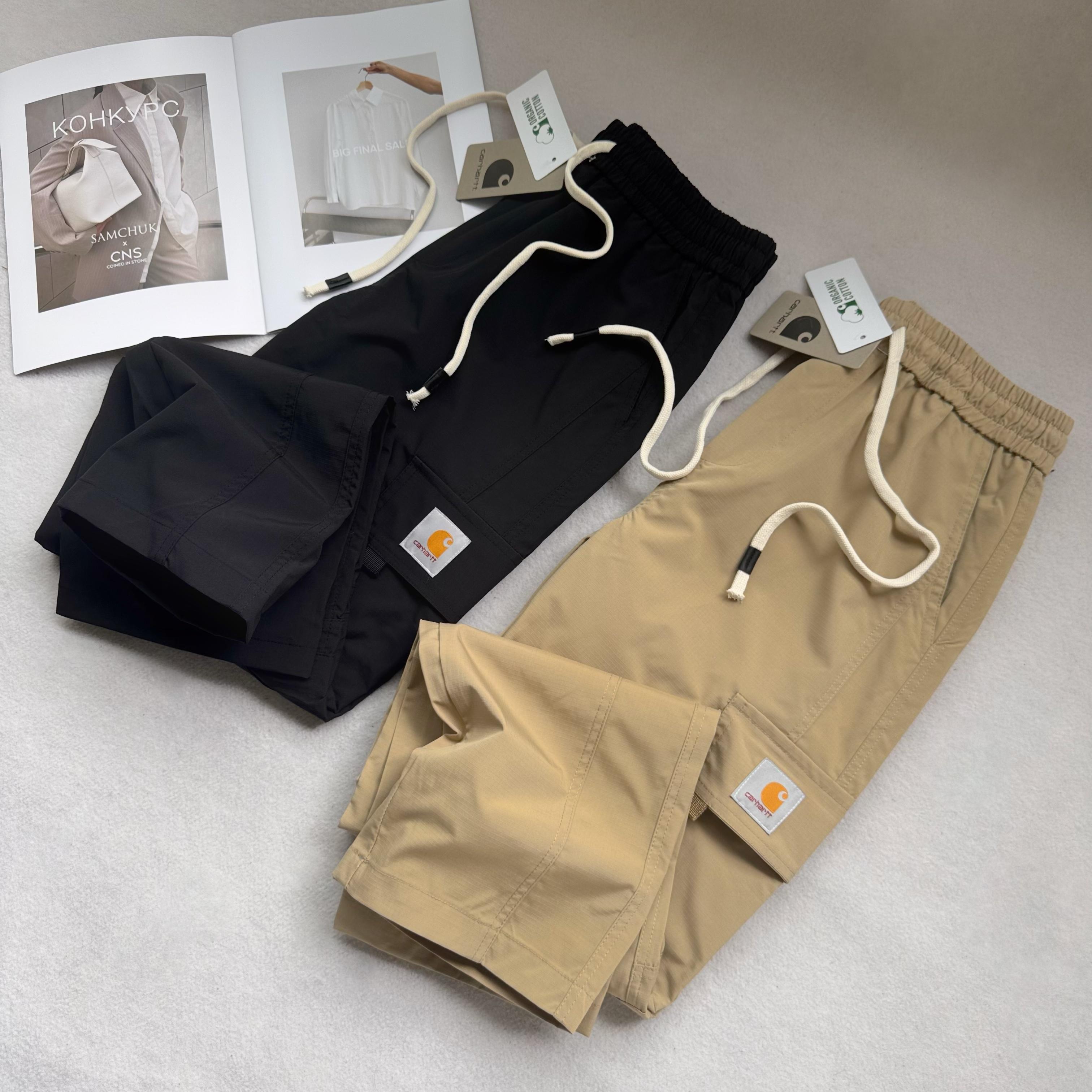 💰115 carhartt哈卡特休闲长裤
打工人衣柜里的神裤Carhartt卡哈特裤子,窄版阔腿的设计,修饰腿型一绝,无论你是O型腿、X型腿还是小粗腿,都能被完美隐藏,显瘦又显腿直。卷边设计更是为裤子增添了一份随性自在的感觉,轻松拿捏美式复古风。
裤子采用了高品质面料,不仅轻薄透气,夏天穿着也不会觉得闷热。而且还免烫抗皱,日常通勤、户外徒步都很合适,不用担心久坐后膝盖鼓包、裤子起皱,简直是懒人福音!
作为拥有百年历史的工装品牌,Carhartt一直以品质卓越、舒适耐用著称。穿上它,不仅能感受到它的实用性,更能感受到它的独特风格和文化内涵。
这条裤子简直是日常搭配的万能选手,搭配简约白T,清爽又休闲;搭配个性短上衣,瞬间变身街头潮人;搭配衬衫,又能轻松应对职场,谁穿谁好看,兄弟姐妹们闭眼入!
颜色:黑色 卡其色
尺码:M-3XL
裤长 腰围 脚口
M 98 72 40
L 99.5 75 41
XL 101 78 42
XXL 102.5 81 43
3XL 104 84 44