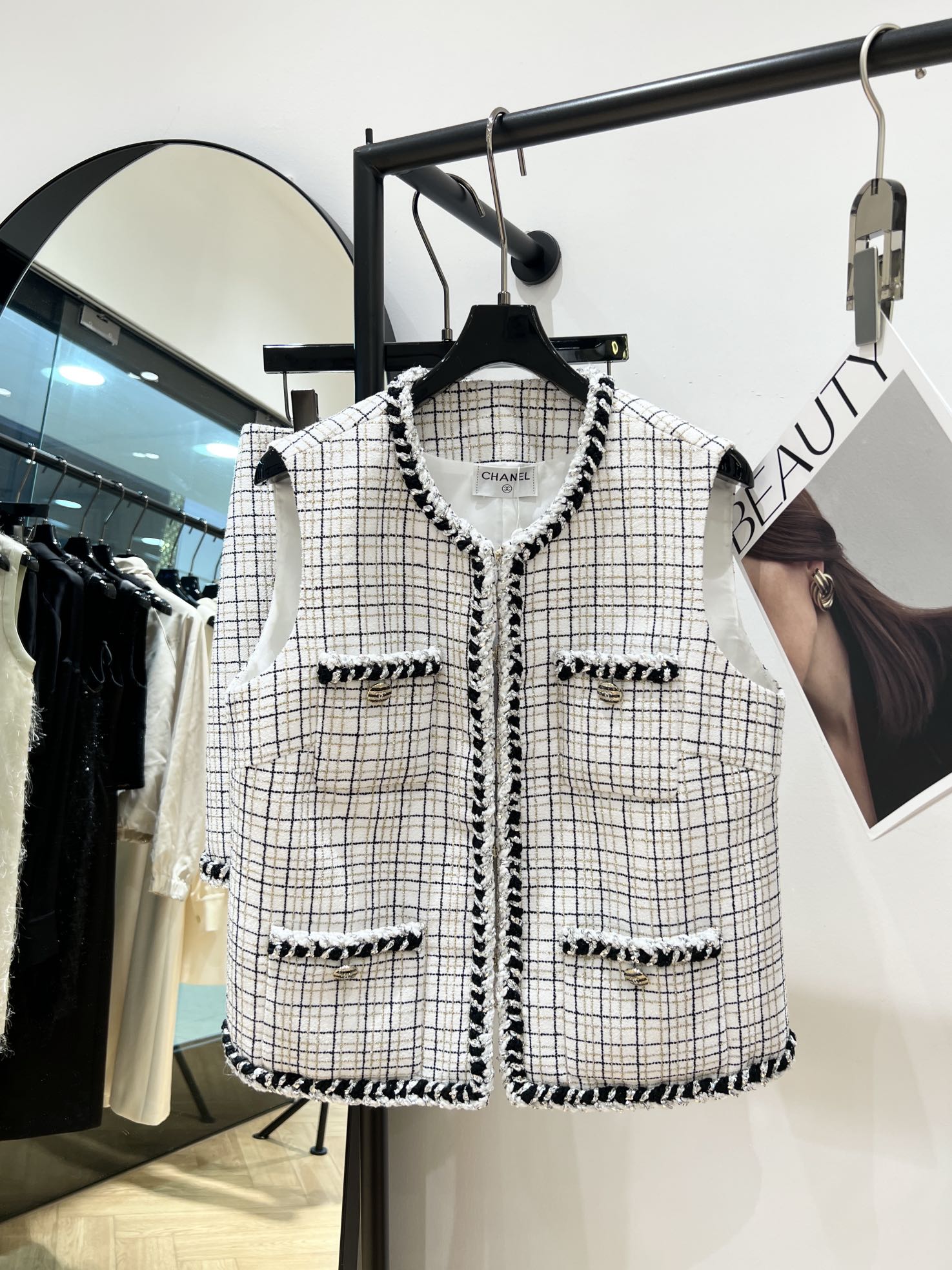 Diseñador falso
 Chanel Ropa Faldas Chaleco Seda Colección primavera – verano