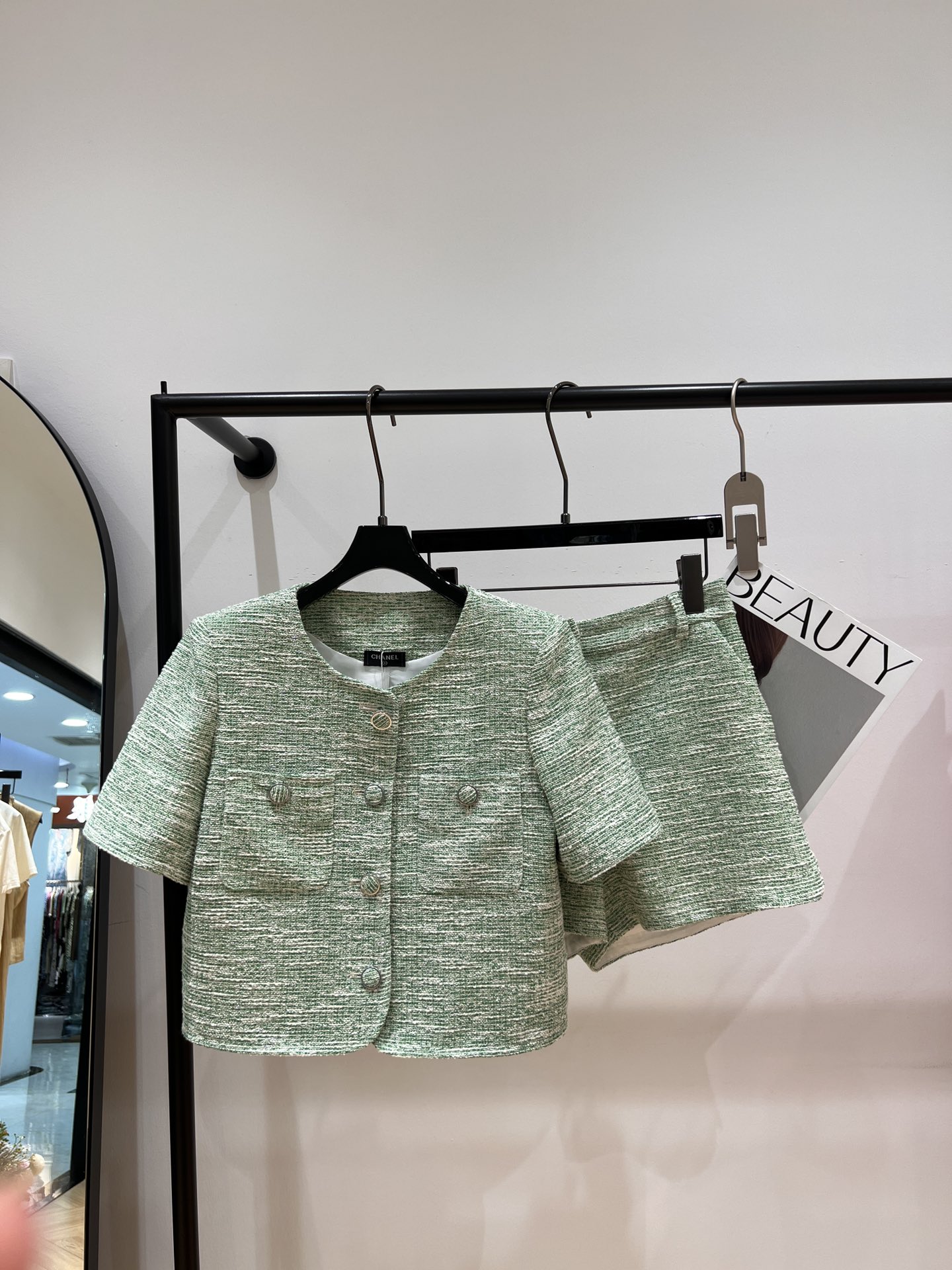 Chanel Ropa Camisas y blusas Pantalones cortos Verde Colección de verano