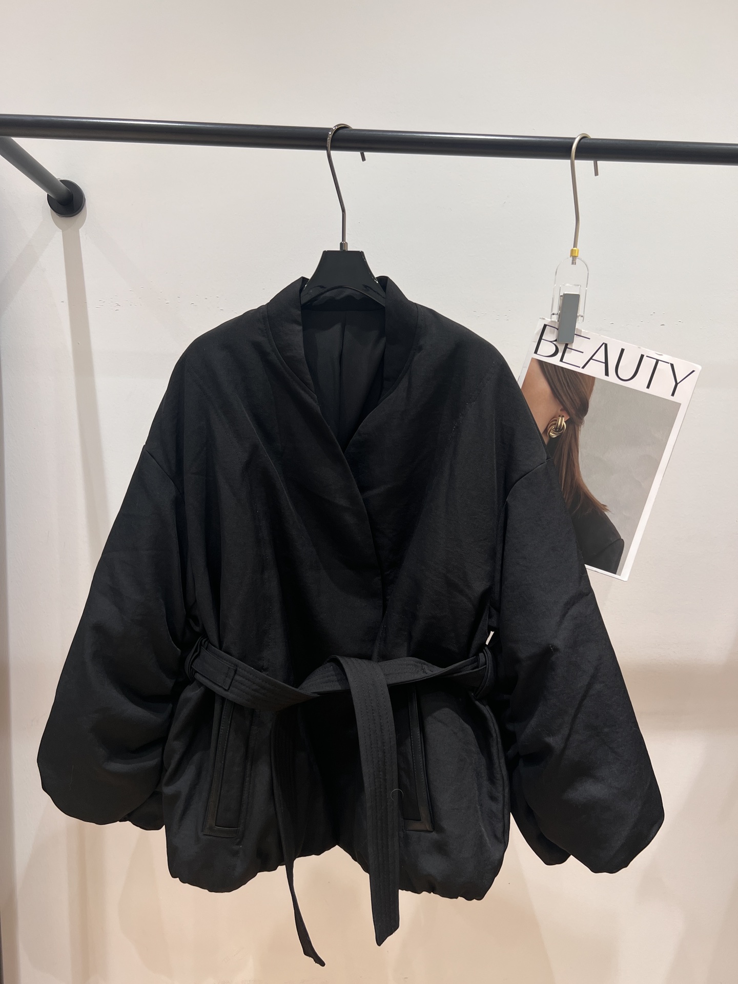 “2024 New Velvet Suit: Single Ferocious Female Design with Magnetic Straws”