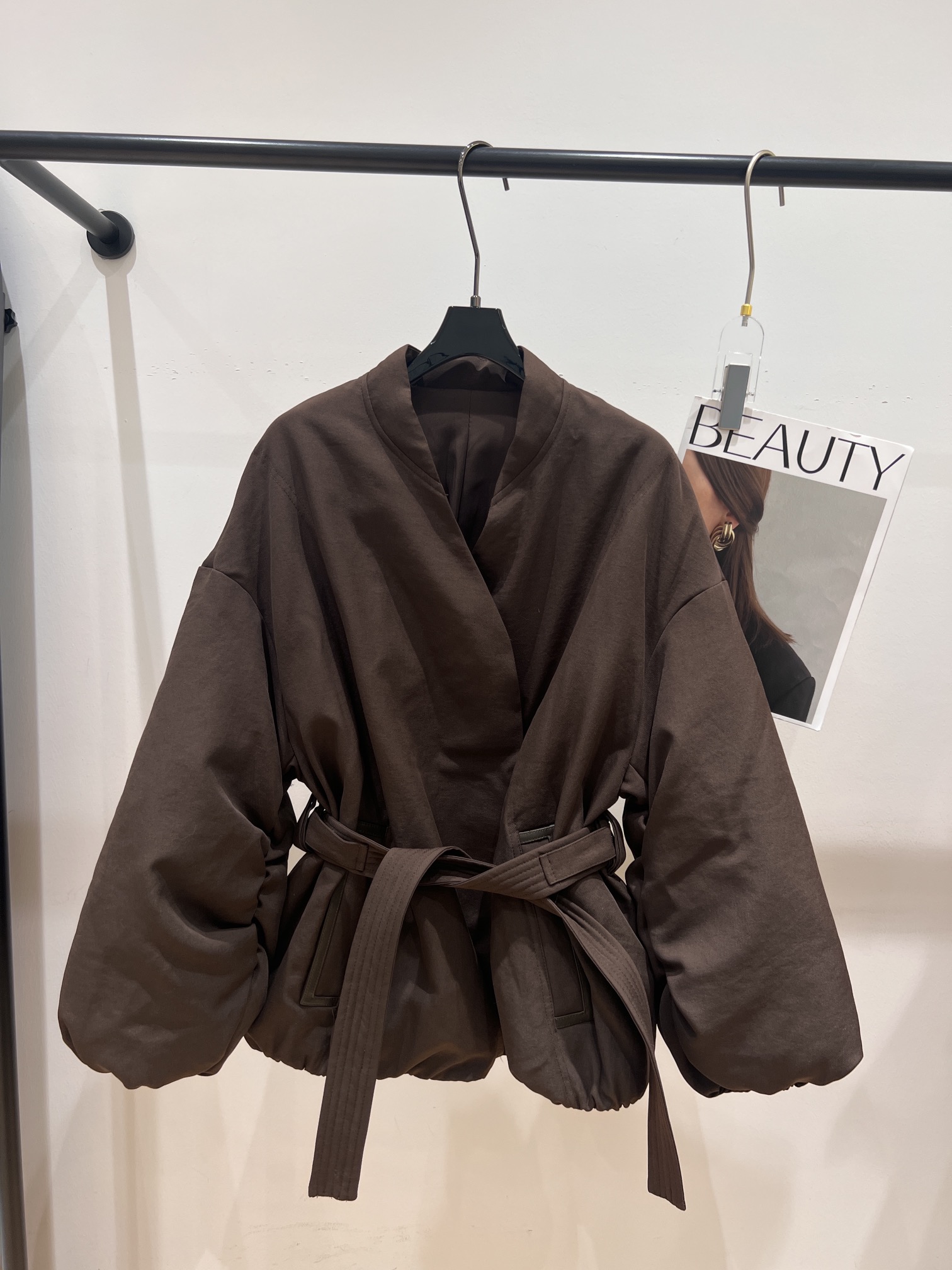 2024 New Velvet Suit for Women: Ferocious Style with Magnetic Straws and Bold Velvet Filling - 图片 1