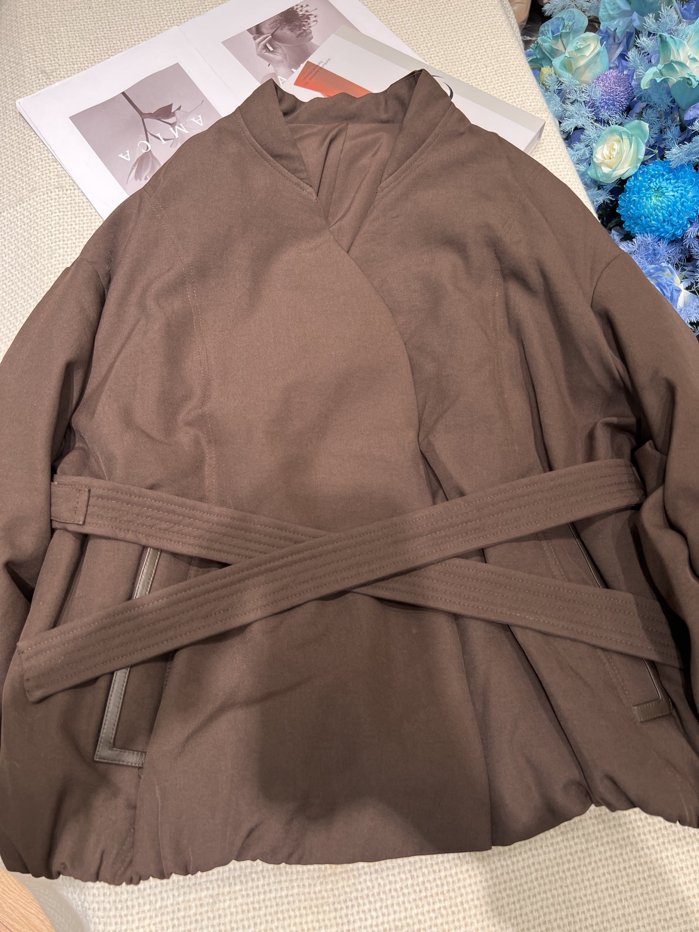 2024 New Velvet Suit for Women: Ferocious Style with Magnetic Straws and Bold Velvet Filling - 图片 2