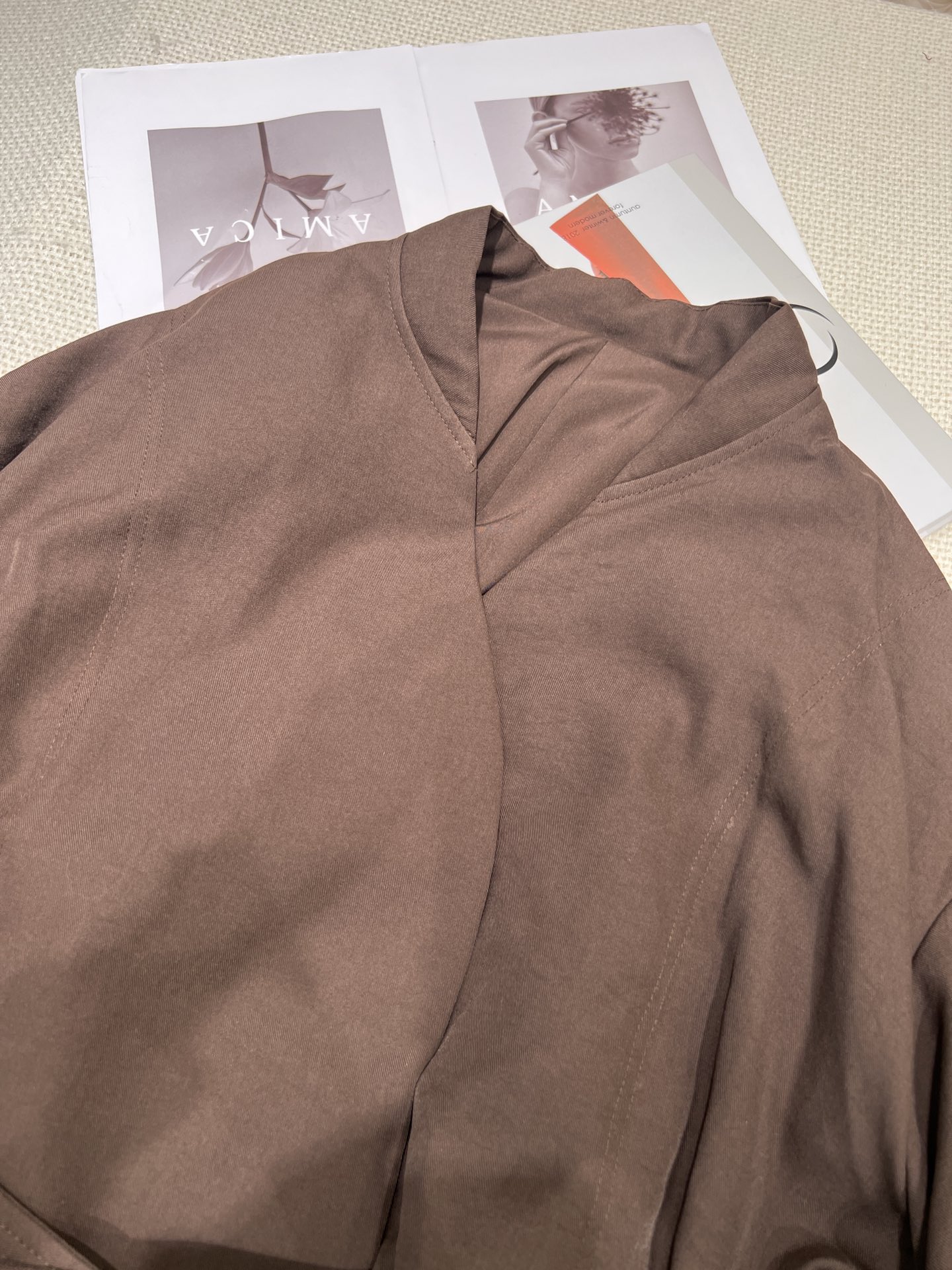 2024 New Velvet Suit for Women: Ferocious Style with Magnetic Straws and Bold Velvet Filling - 图片 3