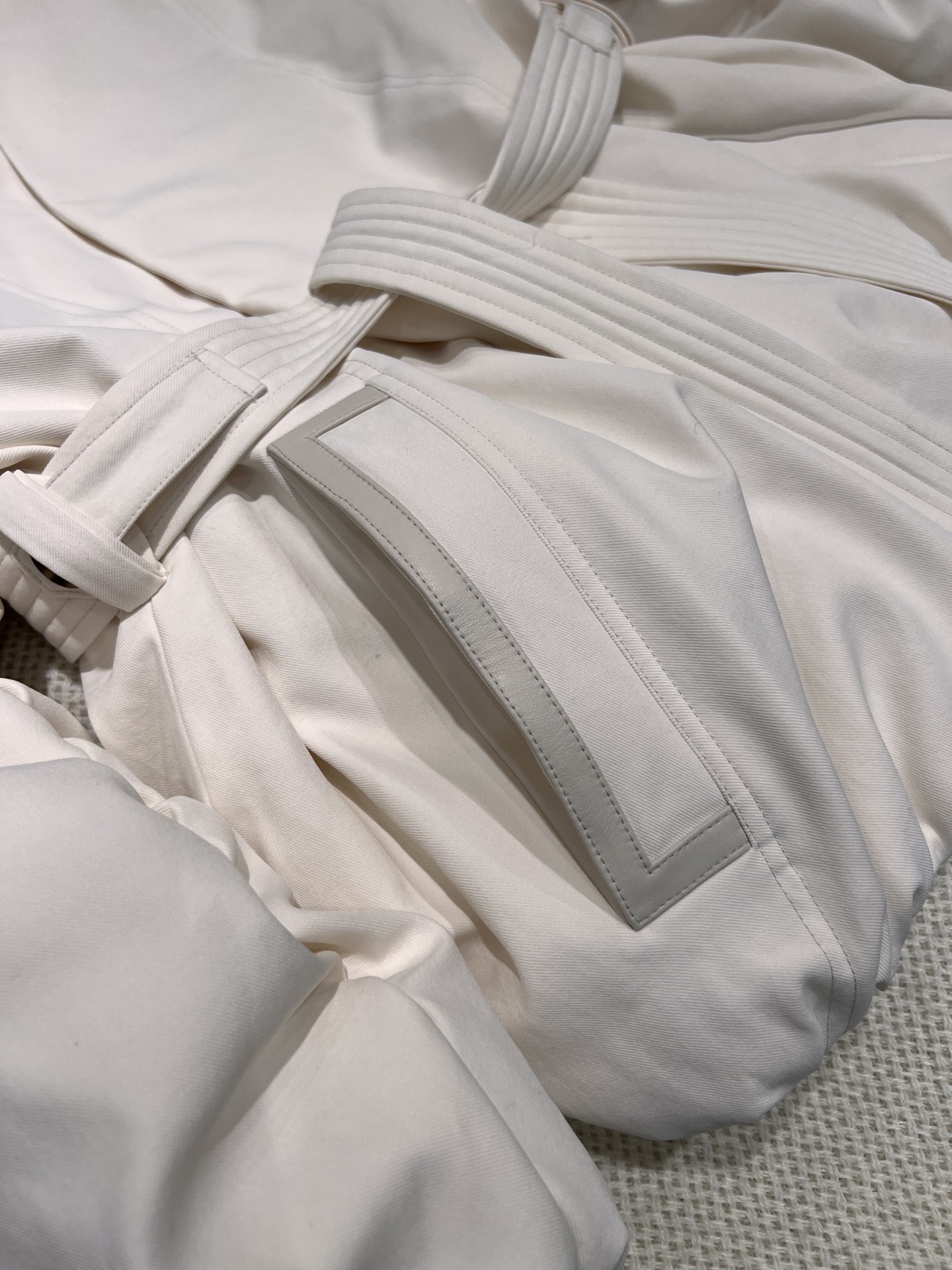 “2024 New Velvet Suit: Ferocious Female Style with Baseball Collar Design” - 图片 5
