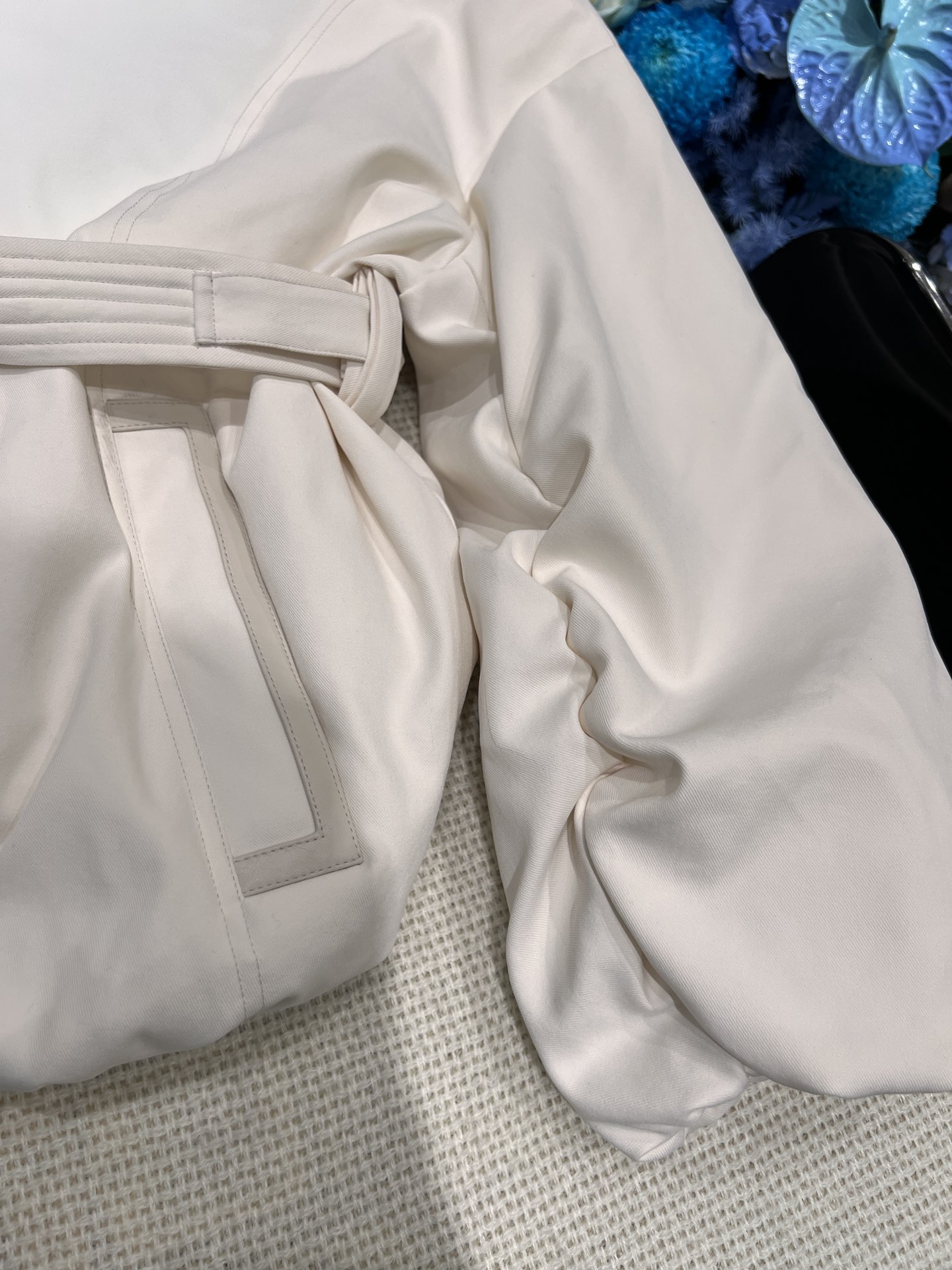 “2024 New Velvet Suit: Ferocious Female Style with Baseball Collar Design” - 图片 4
