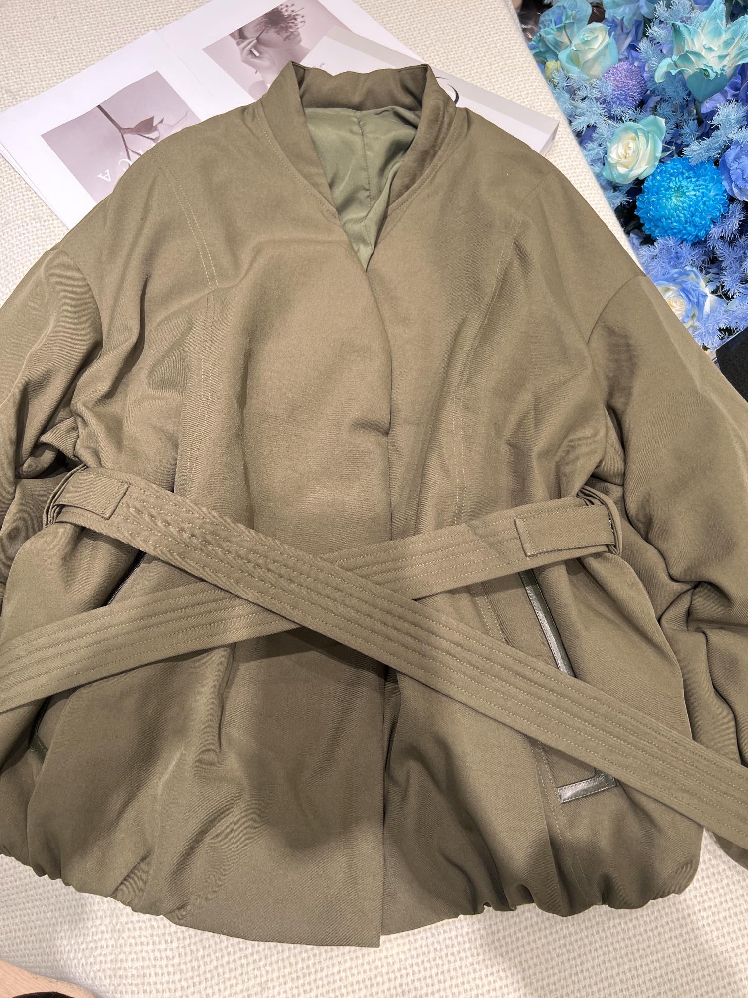 2024 New Velvet Suit: Ferocious Female Style with Magnetic Straw Baseball Collar - 图片 2