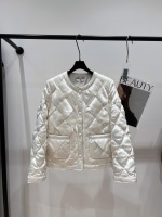 Chanel Vêtements Veste En Duvet Blanc Tissé Soie Duvet d'oie blanche Collection automne - hiver 1 Chanel Vêtements Veste En Duvet Blanc Tissé Soie Duvet d’oie blanche Collection automne – hiver