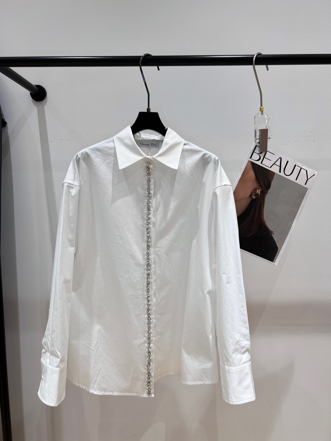 NO:295966,——Dio*——A new beaded shirt in early spring, pure handmade nailed diamond lace, fashionable and elegant style without losing the design, the upper body is elegant, SML, dior, alexander wang19860909——Dio*——早春新款钉珠衬衣,纯手工钉钻花边,版型时尚大气又不失设计感,上身落落大方,SML,,dior,alexander wang,Women's clothing