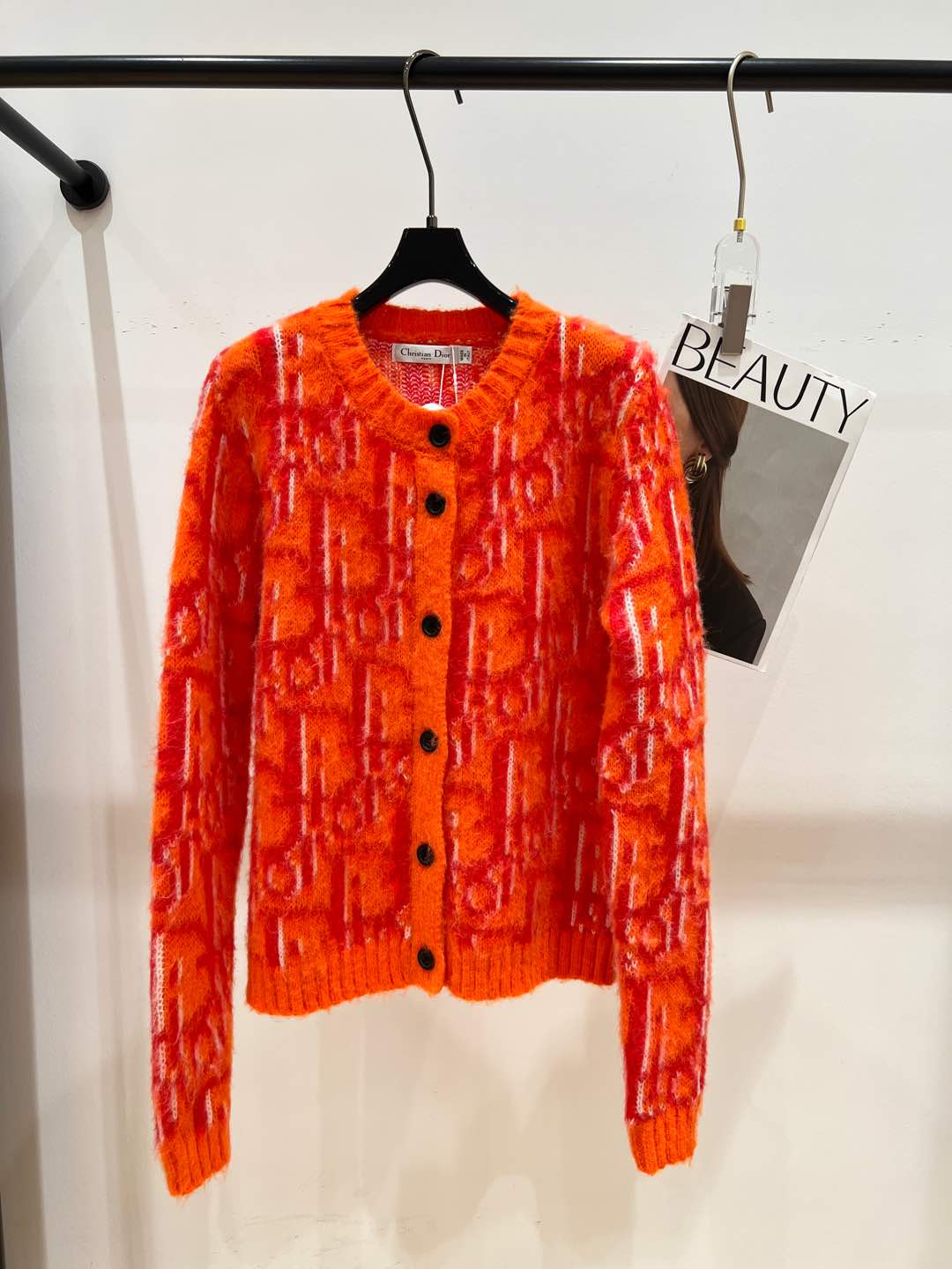 NO:297219,——Dio*——New early spring cardigan, on sale on the official website, classic letter jacquard, the color matching is also very good, the same SML for men and women, dior, alexander wang19860909——Dio*——早春新款开衫,官网在售,经典字母提花,配色也好好看呀,男女同款SML,,dior,alexander wang,Women's clothing