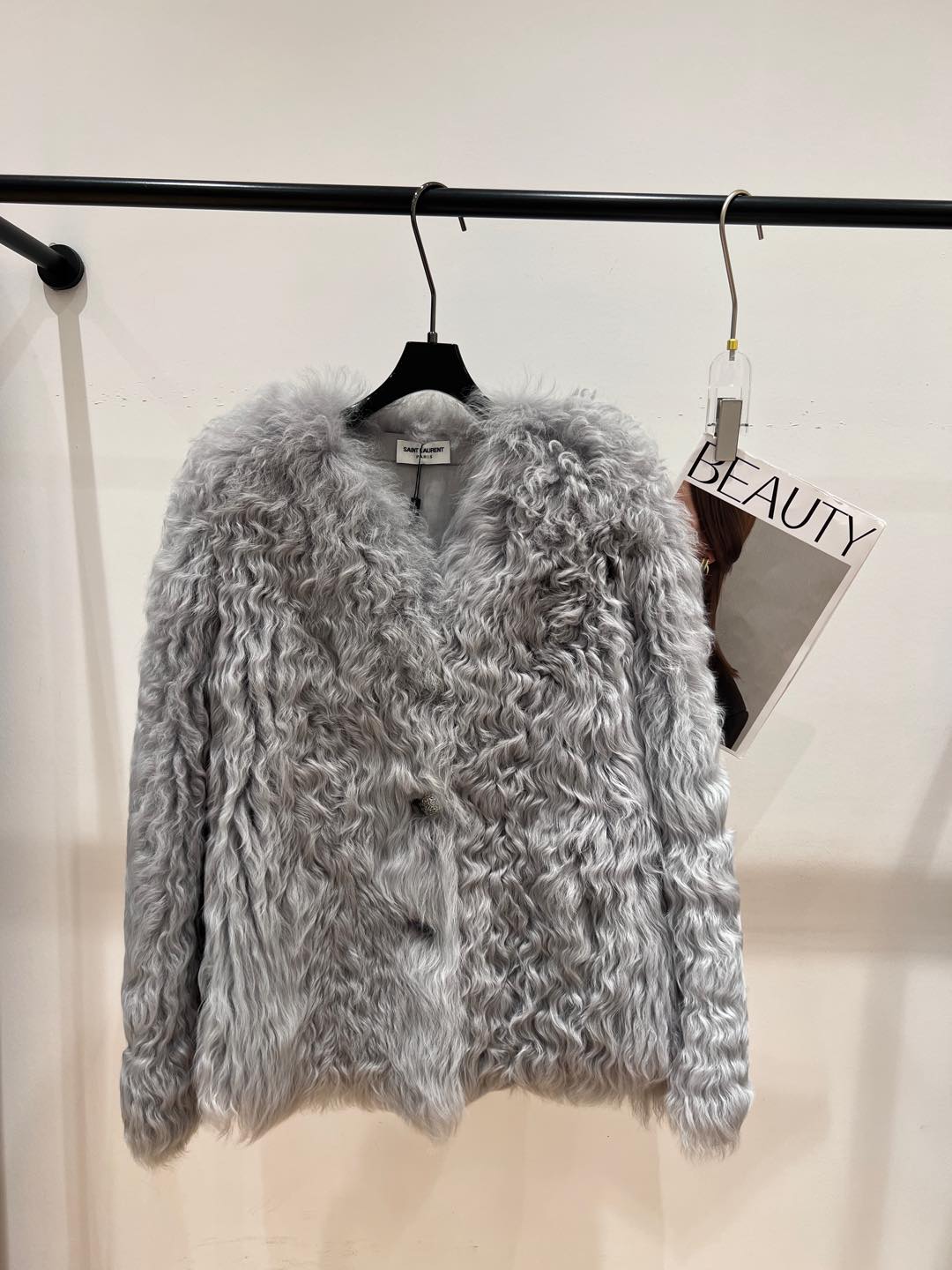 NO:297239,——YSL—New autumn and winter small lake sheep Tuscany, rare small lake sheep, super high-end smoke gray, full of style, loose style, temperament must be earned by a wealthy girl, saint laurent, alexander wang19860909——YSL——秋冬新款小湖羊托斯卡纳,稀有小湖羊,超级高级的烟灰色,洋气十足,版型宽松,气质千金必入SMLXL,,saint laurent,alexander wang,Women's clothing