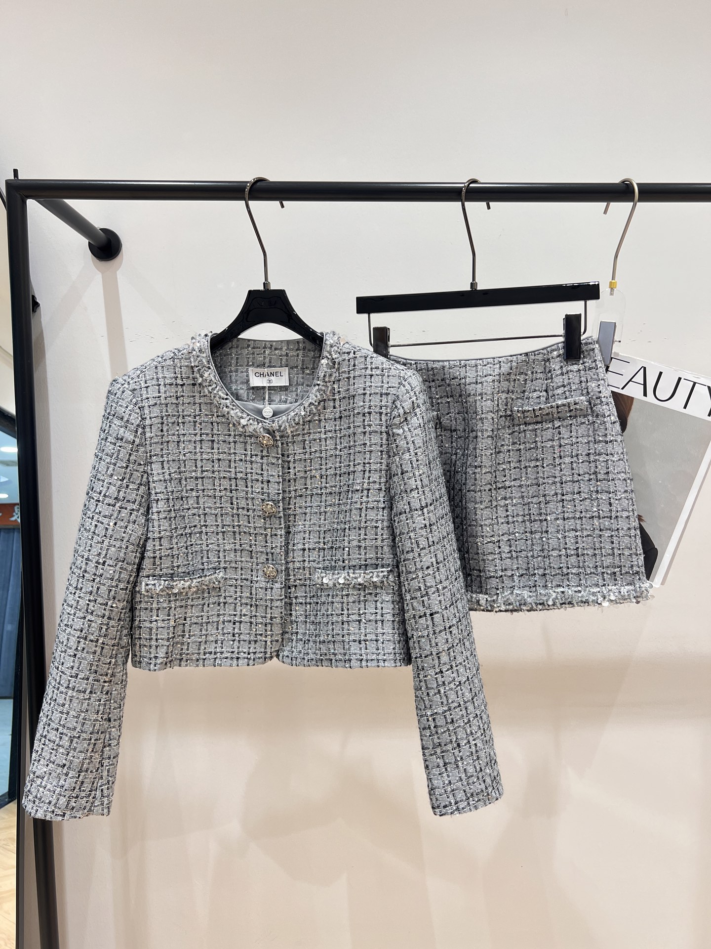 NO:315047,——Chane*——New early spring small fragrance style suit, separate, heavy industry beading process, fabric comes with fine glitter, thin fabric, full of high-end feel, SML jacket skirt, chanel, skirts, jackets & coats, alexander wang19860909——Chane*——早春新款小香风套装,分开拿,重工订珠工艺,面料自带细闪,面料轻薄,高级感十足,SML外套半裙,,chanel,skirts,jackets & coats,alexander wang,Women's clothing