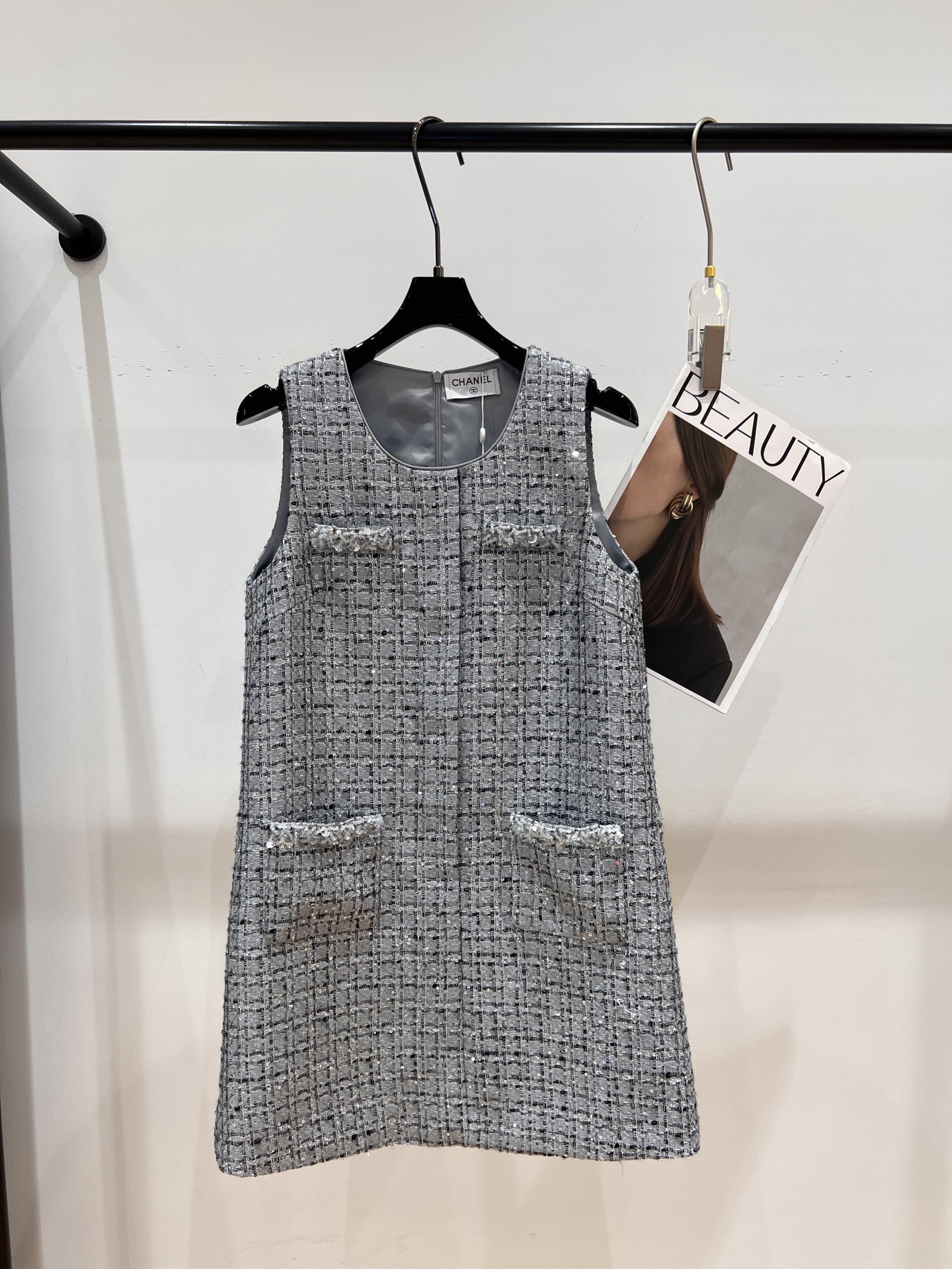 NO:315044,——Chane*——2025 early spring new small fragrance style dress, heavy industry beading craftsmanship, fabric comes with fine glitter, thin fabric, full of high-end feel, SML, chanel, skirts, alexander wang19860909——Chane*——2025早春新款小香风连衣裙,重工订珠工艺,面料自带细闪,面料轻薄,高级感十足,SML,,chanel,skirts,alexander wang,Women's clothing