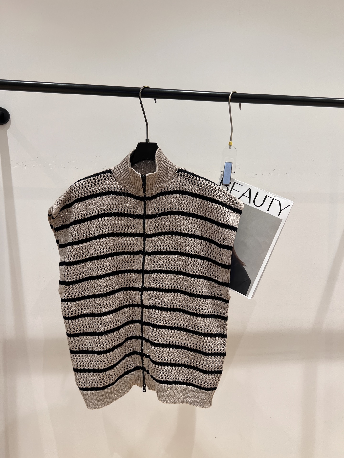 NO:316853,——BC—2025 early spring new hollow vest, on sale on the official website, double zipper head design, stand-up collar design, full of creativity on the upper body, SML, alexander wang19860909——BC——2025早春新款镂空马甲,官网在售,双拉链头设计,立领小设计,上身创意感十足,SML,,alexander wang,Women's clothing