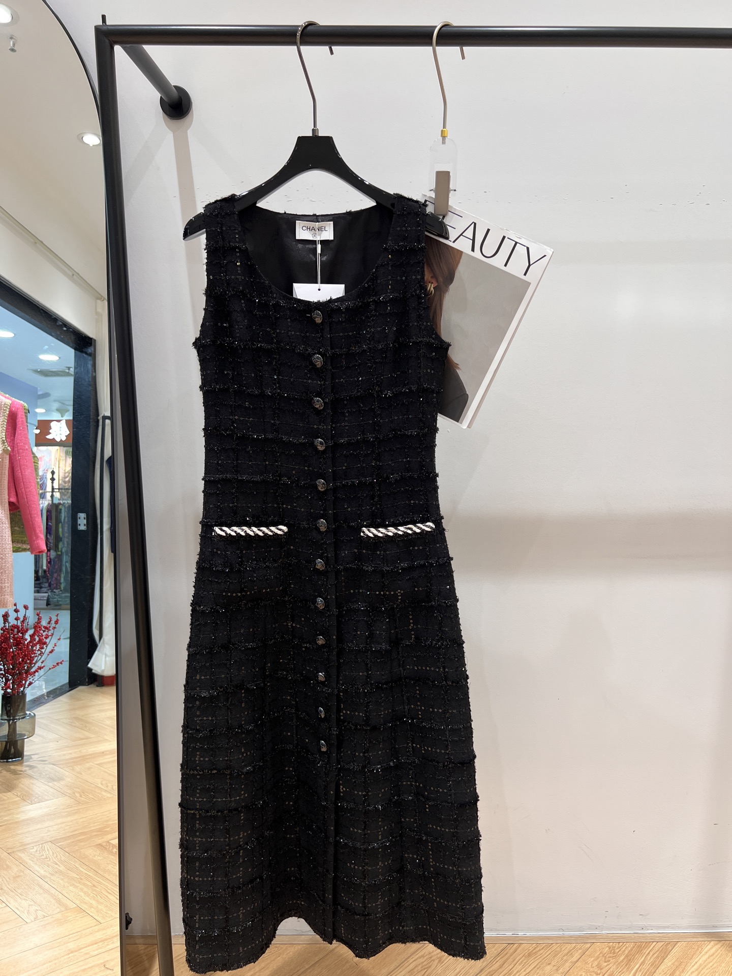 NO:316842,——Chane*—2025 early spring new small fragrance style dress, mid-length series, a high-end item with a celebrity style, can be worn alone or layered, giving a different feeling SML, chanel, skirts, alexander wang19860909——Chane*——2025早春新款小香风连衣裙,中长款系列,名媛风十足的一件高级单品,可单穿也可叠穿,穿出不一样的感觉SML,,chanel,skirts,alexander wang,Women's clothing