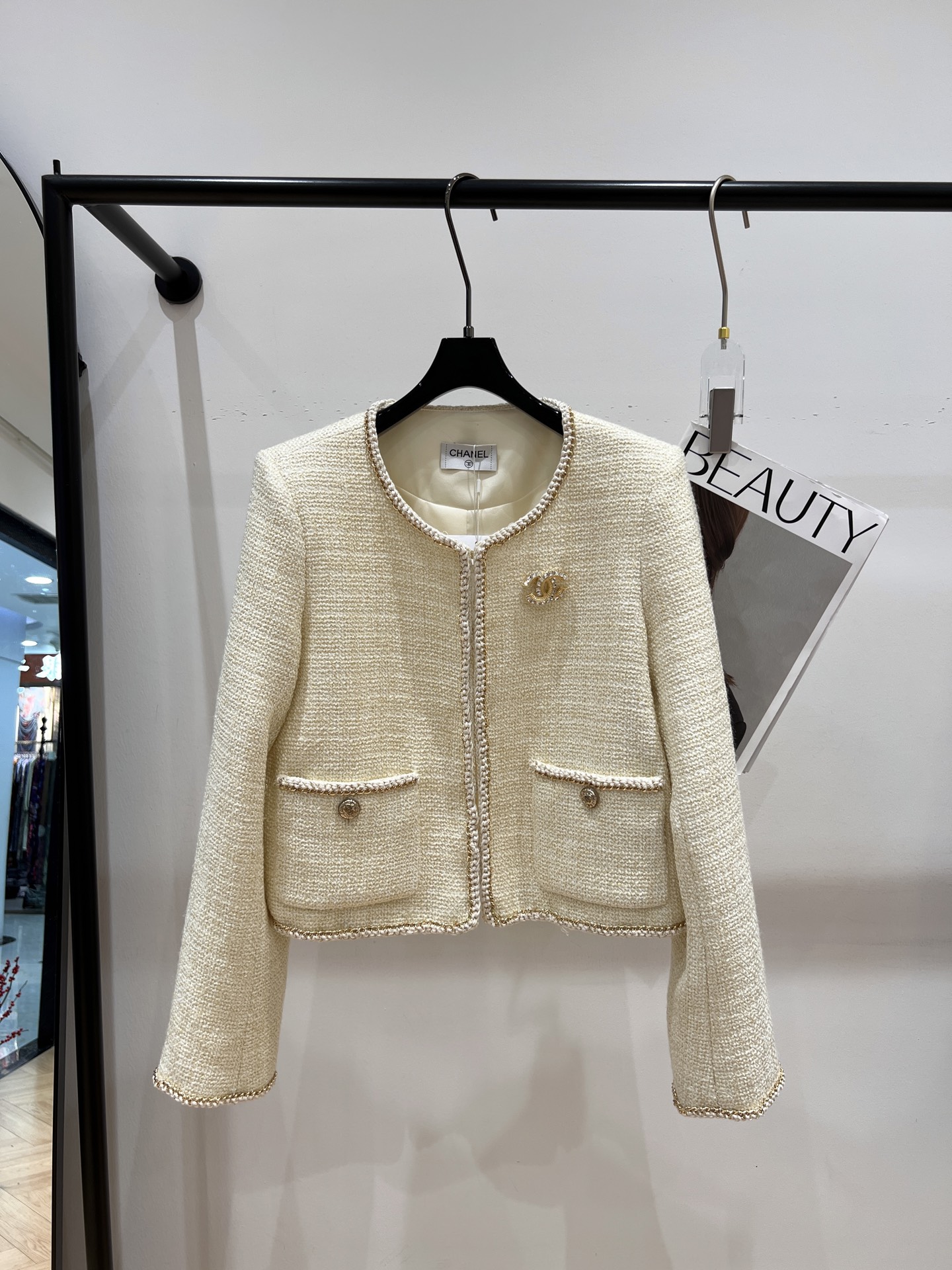 NO:316848,——Chane*——2025 early spring new small fragrance jacket, exclusive edition, pure hand-sewn chain, clear outline, exquisite custom brooch, temperament goddess must enter SML, chanel, jackets & coats, brooch, breastpin, alexander wang19860909——Chane*——2025早春新款小香风外套,独家开版,纯手工缝制链条,版型轮廓清晰,赠送精美定制胸针,气质女神必入SML,,chanel,jackets & coats,brooch，breastpin,alexander wang,Women's clothing