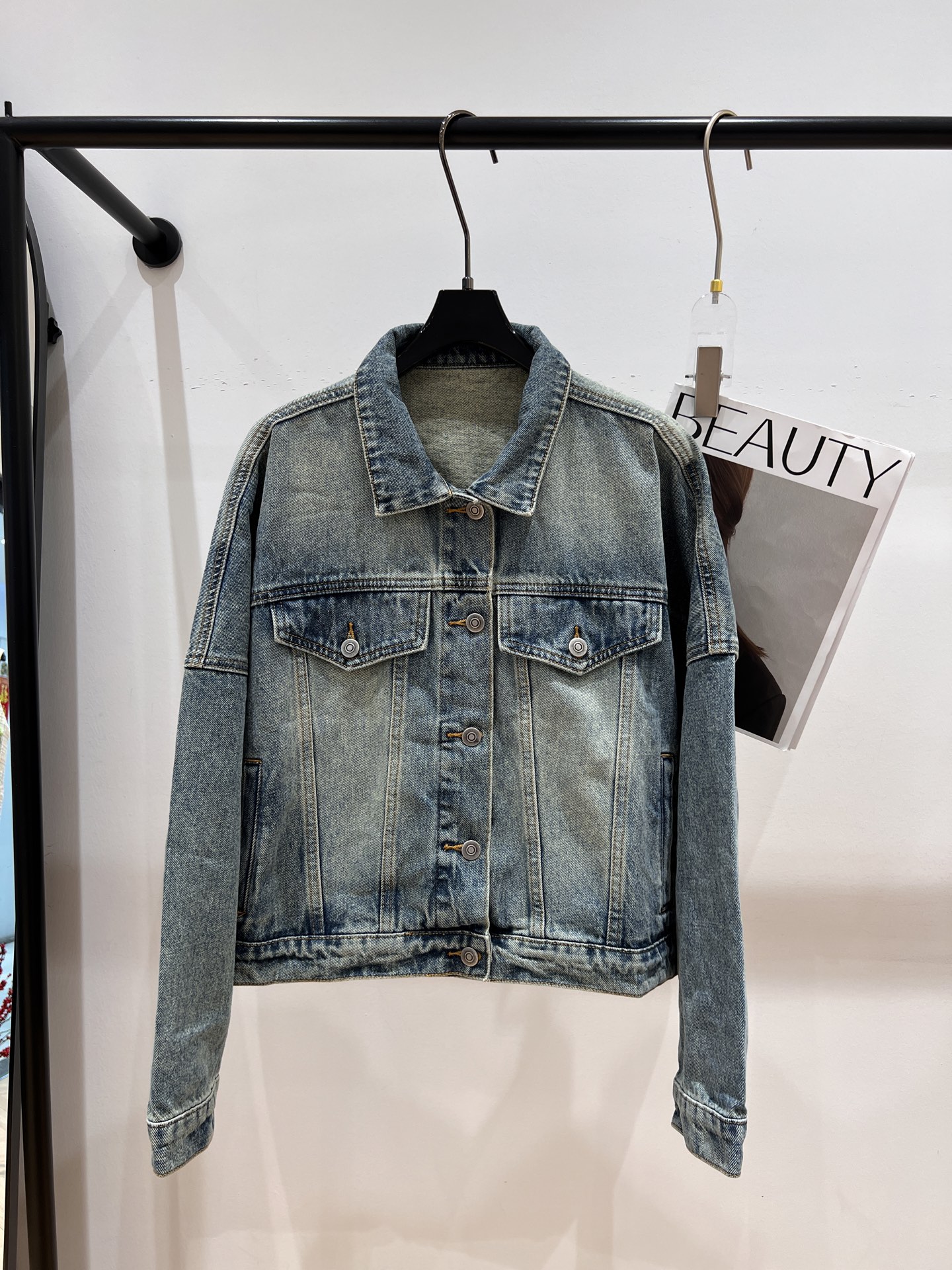 NO:307733,——VW—2025 early spring Queen Mother Denim Jacket, Spring Artifact, fashionable loose shortened style, better body proportions, timeless exquisite retro 
