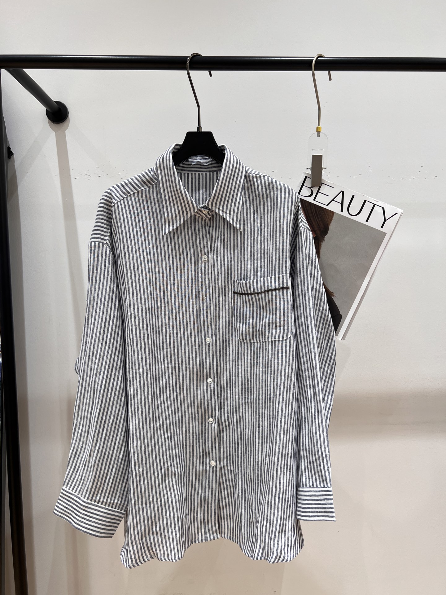 NO:307736,——BC—2025 early spring new linen sea salt blue and white striped cardigan, hand-ordered beads embellishment is more textured, and both vacation and commuting are not missed. SML, alexander wang19860909——BC——2025早春新款亚麻海盐蓝白条纹开衫,手工订珠点缀更富有质感,度假通勤两不误,SML,,alexander wang,Women's clothing