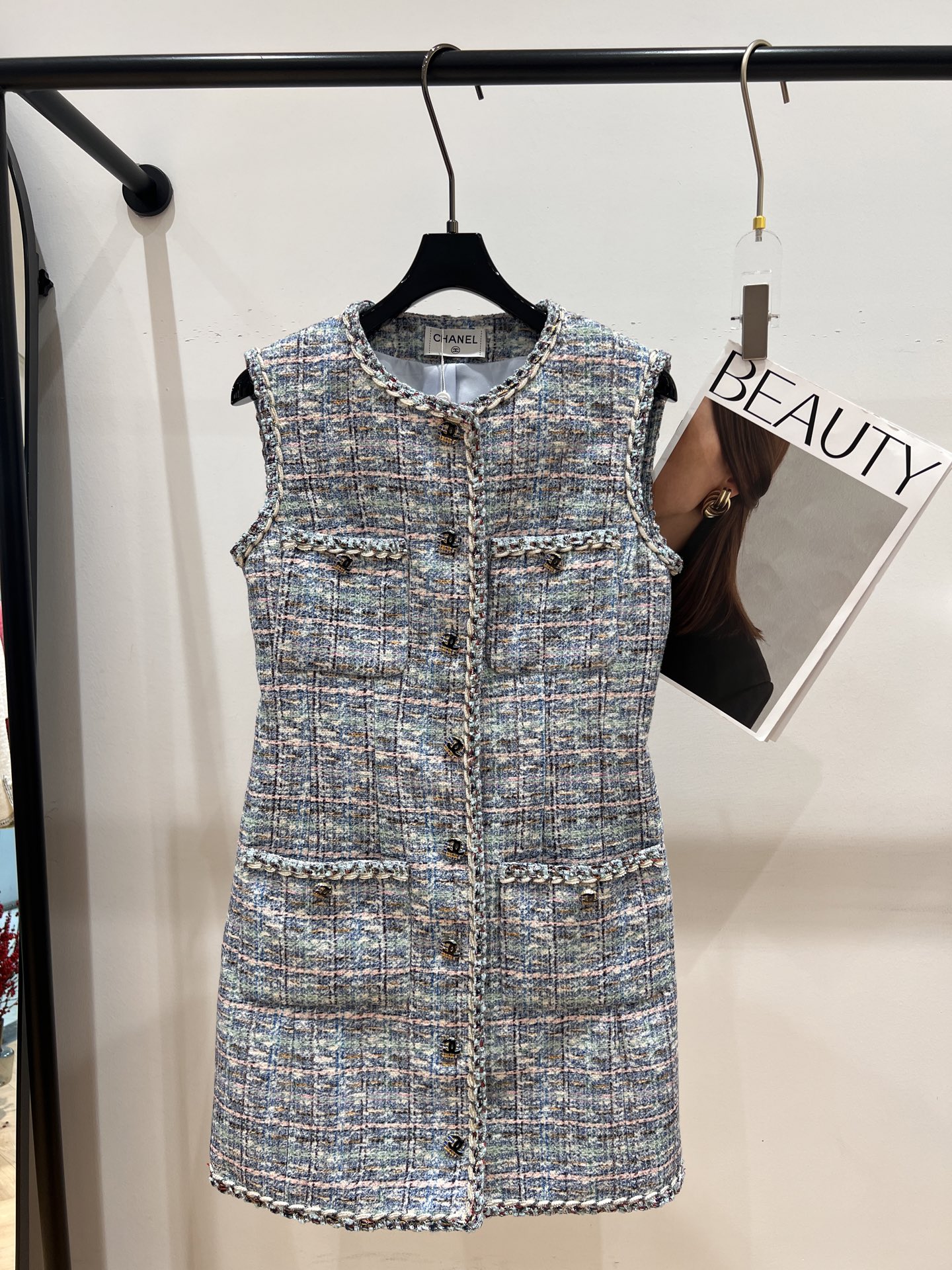 NO:307748,——Chane*—2025 early spring new small fragrance style vest skirt, exclusive edition, super beautiful lake blue color scheme, super white and clean upper body, SML, chanel, skirts, alexander wang19860909——Chane*——2025早春新款小香风马甲裙,独家开版,超级好看的湖蓝色配色,上身超级显白显干净,SML,,chanel,skirts,alexander wang,Women's clothing