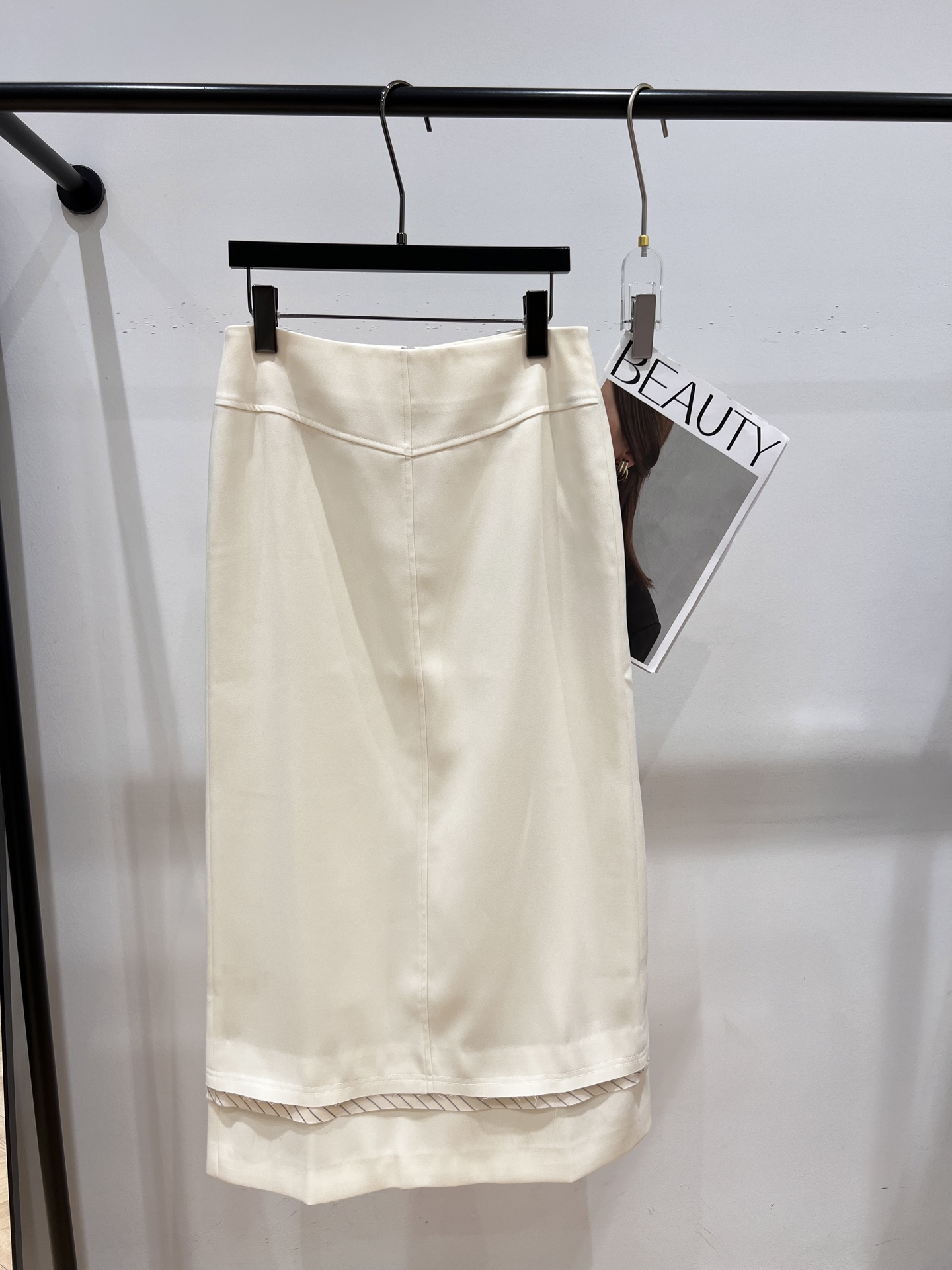 NO:308298,——LV——2025 early spring new skirt, exclusive customization, custom fabric, full jacquard lining, full texture, full of upper body feminine, SML,, louis vuitton, skirts, alexander wang19860909——LV——2025早春新款半身裙,独家开版定制,定制面料,里布全做了提花里衬,质感拉满,上身女人味十足,SML,,louis vuitton,skirts,alexander wang,Women's clothing