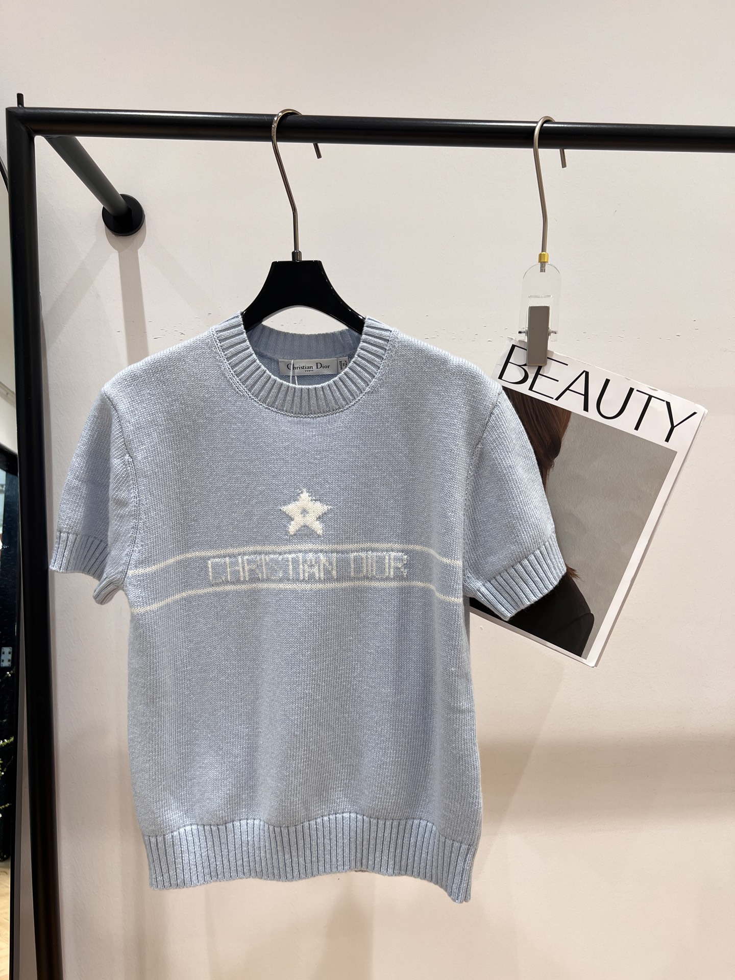 NO:309431,——Dio*—2025 early spring new knitted short-sleeved sleeves, classic series, new color scheme, soft and delicate fabric, super comfortable upper body SML,,dior, T-shirt, alexander wang19860909——Dio*——2025早春新款针织短袖,经典系列,全新配色,面料柔软细腻,上身超级舒服SML,,dior,T-shirt,alexander wang,Women's clothing