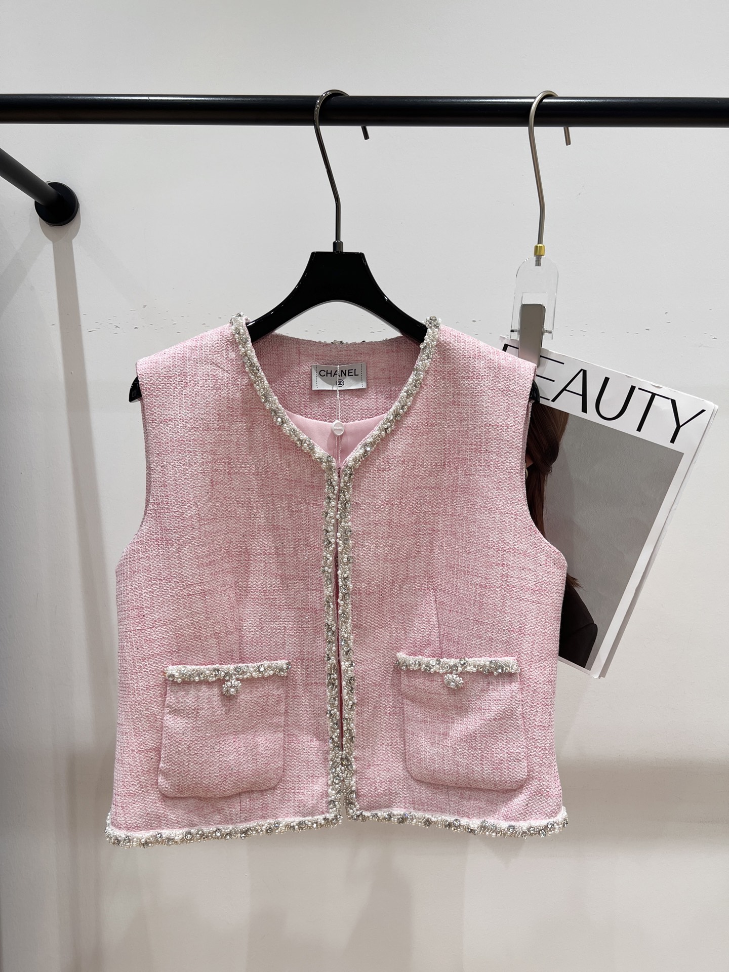NO:311970,——Chane*—2025 early spring new Xiaoxiangfeng vest, exclusive and exclusive edition, pure hand-sewn lace, super beautiful cherry blossom powder, super tender SML, chanel, alexander wang19860909——Chane*——2025早春新款小香风马甲,独家独家开版,纯手工缝制花边,超级漂亮的樱花粉,超级显嫩SML,,chanel,alexander wang,Women's clothing