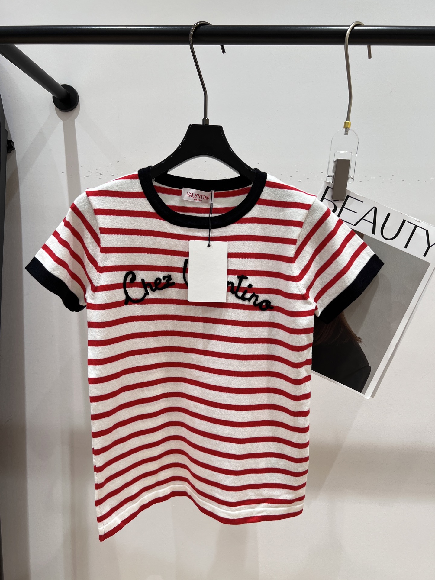 NO:312388,——VALENTIO*——A new striped knitted top in early spring, the same style on sale on the official website, super age-reducing color scheme, full of fashion sense of upper body, valentino, alexander wang19860909——VALENTIO*——早春新款条纹针织上衣,官网在售同款,超级减龄的配色,上身时尚感十足SML,,valentino,alexander wang,Women's clothing