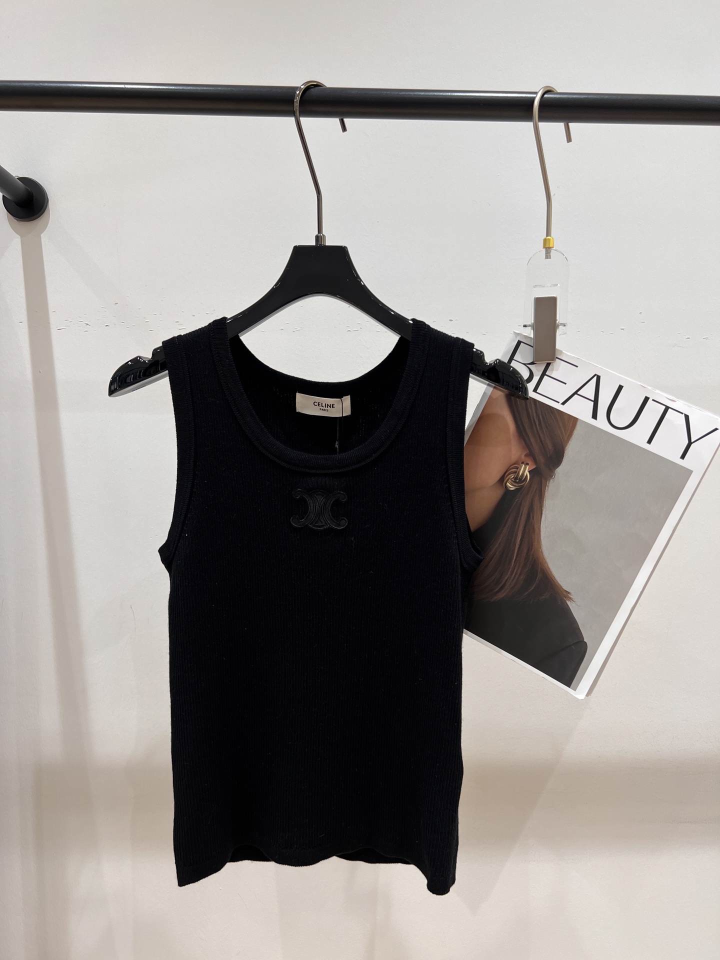 NO:321300,——Celin*——2025 early spring new vest, super beautiful style, exquisite round neck, perfectly showing the collarbone, lengthening the neck line, SML, celine, alexander wang19860909——Celin*——2025早春新款背心,版型超级漂亮,精致大圆领,完美展现出锁骨,拉长脖颈线条,SML,,celine,alexander wang,Women's clothing