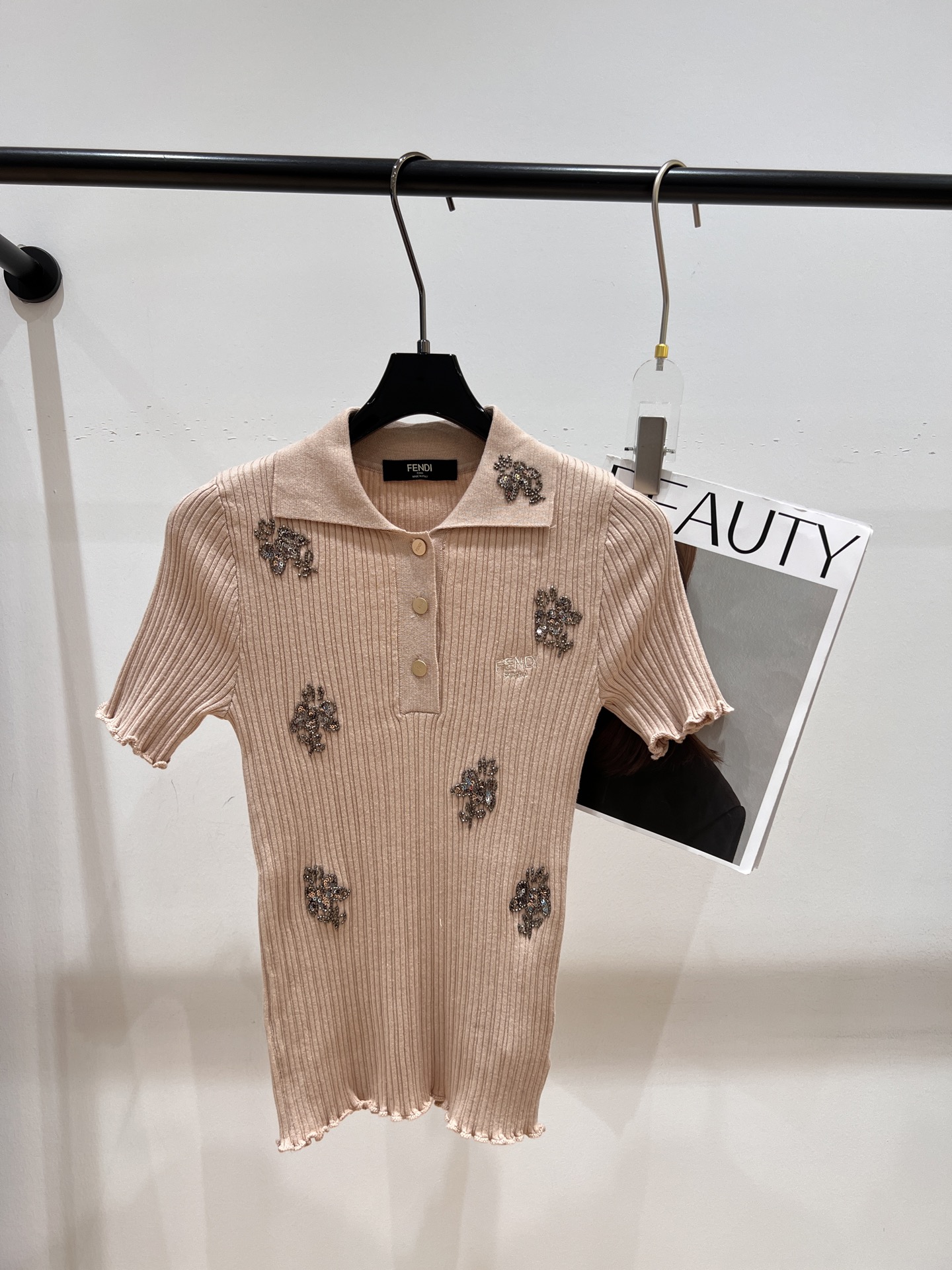 NO:321318,——FD—2025 early spring new beaded knitted top, on sale on the official website, heavy industry beading process with pit strip technology, super elasticity, SML, alexander wang19860909——FD——2025早春新款钉珠针织上衣,官网在售,重工订珠工艺搭配坑条工艺,弹力超级大,SML,,alexander wang,Women's clothing