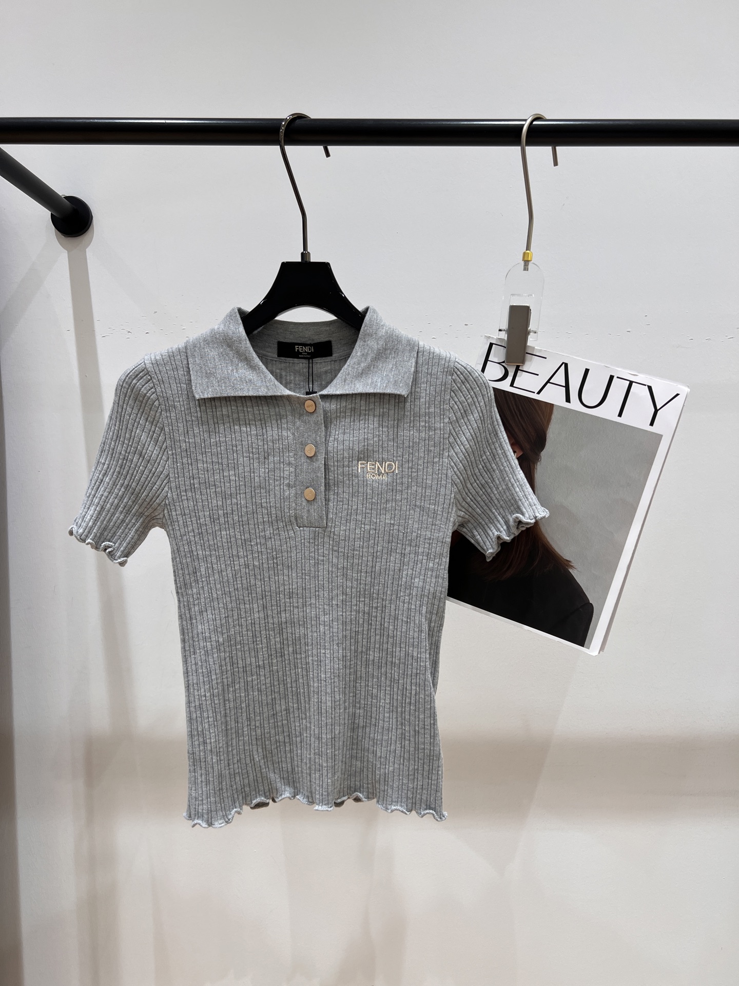 NO:321321,——FD—2025 early spring new beaded knitted top, on sale on the official website, pit strip craftsmanship, super elasticity, slim upper body, SML, alexander wang19860909——FD——2025早春新款钉珠针织上衣,官网在售,坑条工艺,弹力超级大,上身显瘦,SML,,alexander wang,Women's clothing