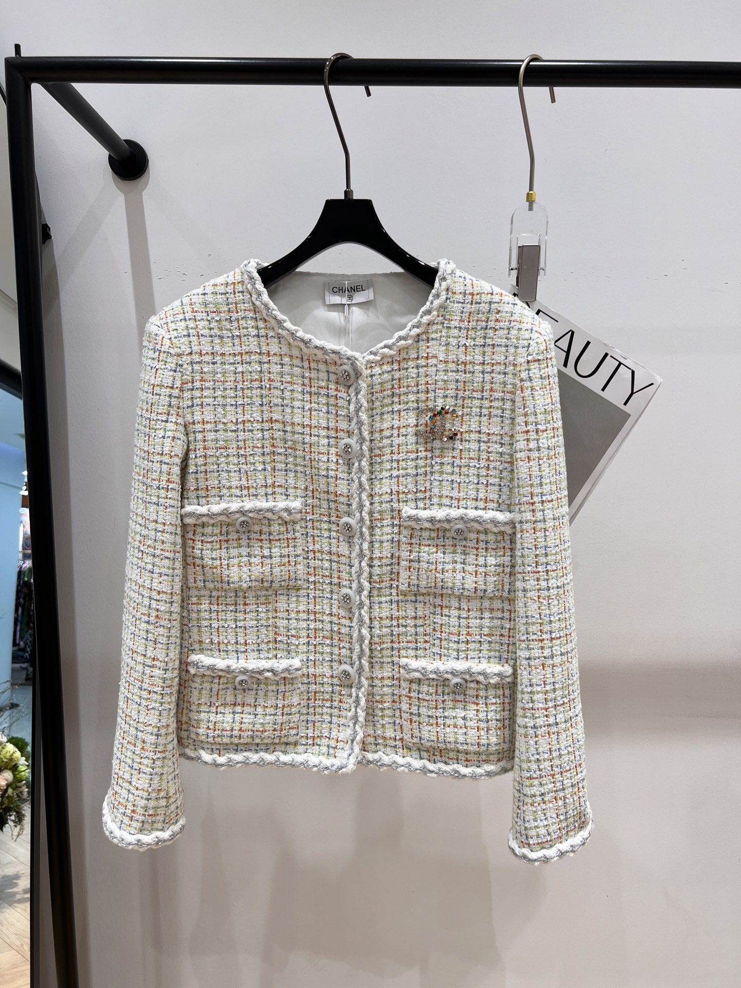 NO:321840,——Chane*——2025 early spring new small fragrance jacket, exclusive and exclusive edition, customized fabric, crisp style, strong line sense, free custom exquisite brooch, SML, chanel, jackets & coats, brooch, breastpin, alexander wang19860909——Chane*——2025早春新款小香风外套,独家独家开版,定制面料,版型挺括,线条感强,赠定制精美胸针,SML,,chanel,jackets & coats,brooch，breastpin,alexander wang,Women's clothing