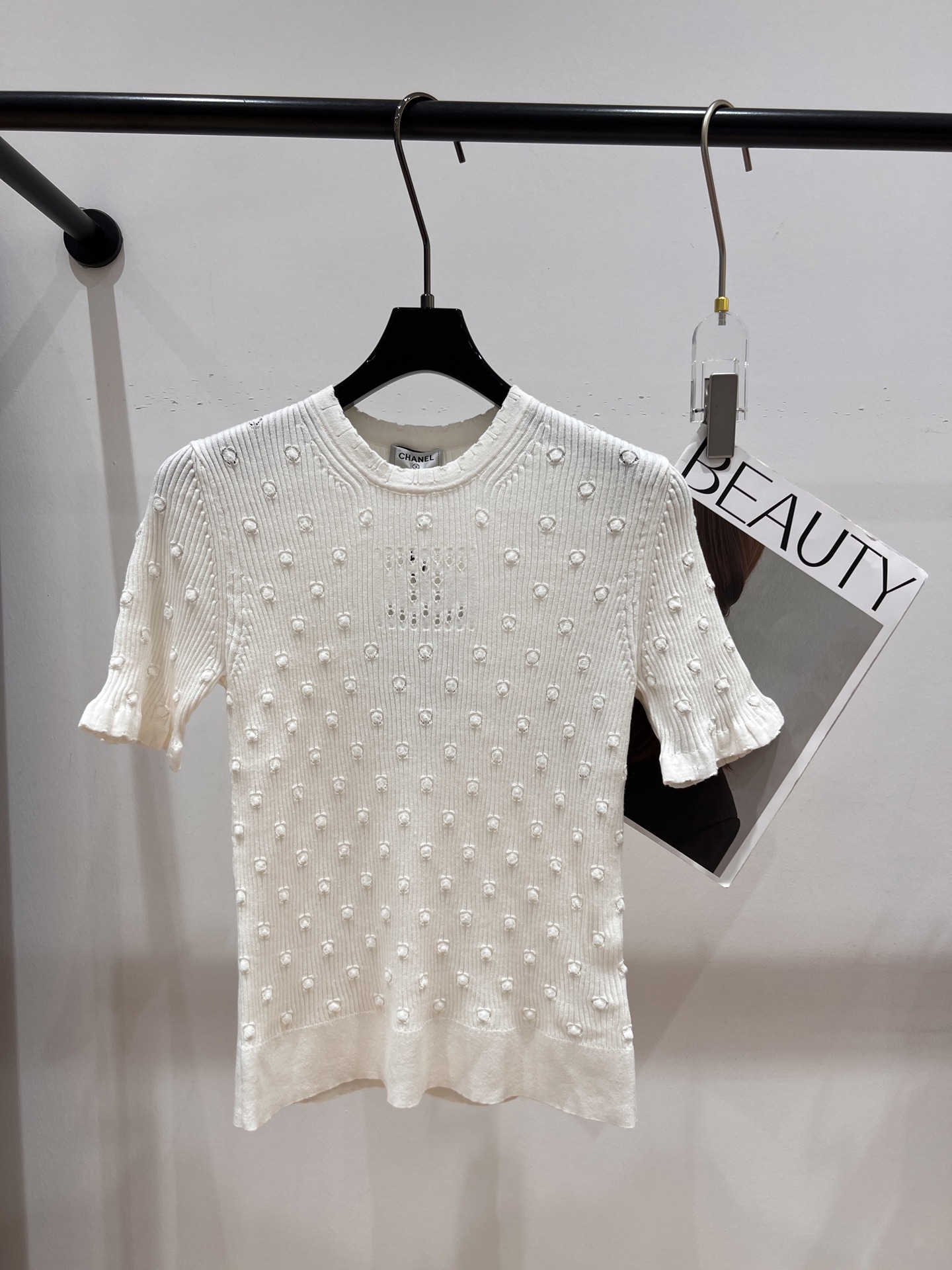 NO:323026,——Chane*——2025 early spring new knitted top, using jacquard technology and wood ear collar logo, fabric elasticity super large SML, chanel, alexander wang19860909——Chane*——2025早春新款针织上衣,采用提花工艺搭配木耳领标,面料弹力超级大SML,,chanel,alexander wang,Women's clothing